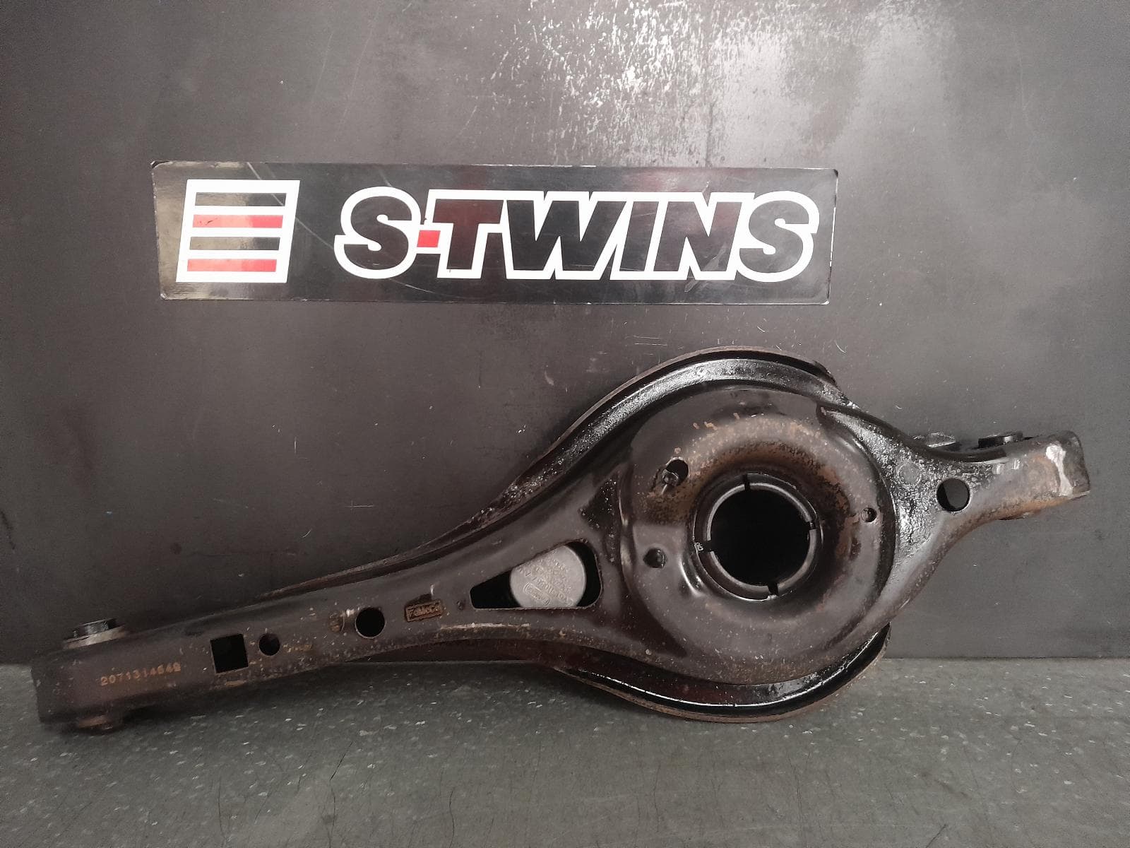 Used auto part listing image: 2013 FORD KUGA RIGHT REAR TRAILING ARM LOWER CONTROL ARM-REAR, TF, 11/12-09/16 0000358054