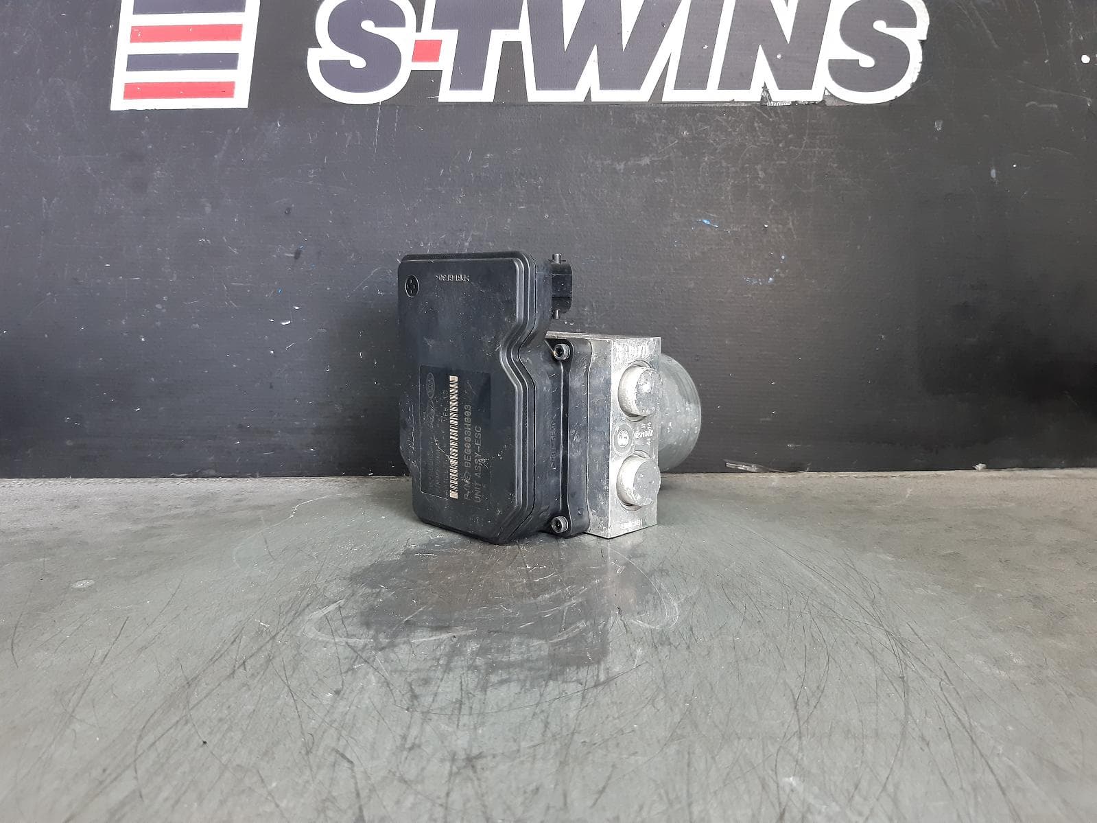 Used auto part listing image: 2019 HYUNDAI ILOAD/IMAX ABS PUMP MODULATOR IMAX, TQ (VIN KMH), 2.5 ENG, 11/07-03/21 0000356466
