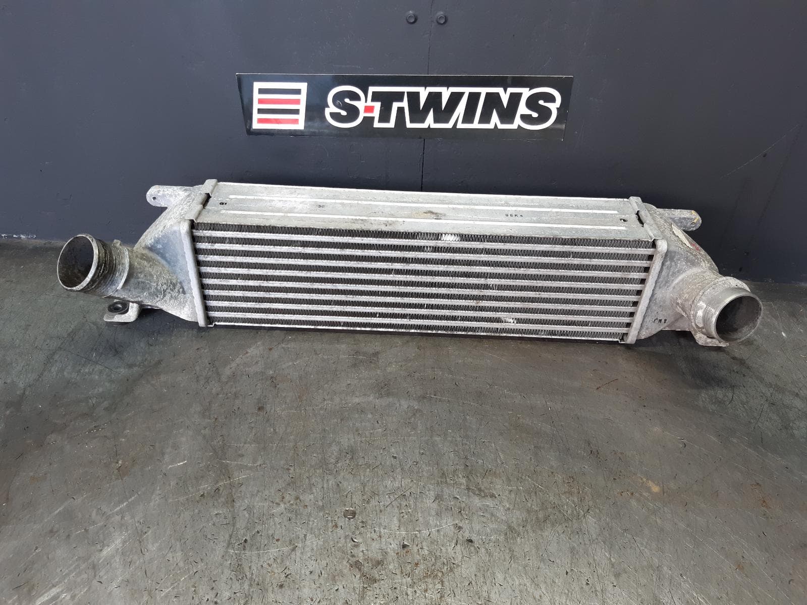Used auto part listing image: 2019 HYUNDAI ILOAD/IMAX INTERCOOLER TQ, MAP SENSOR IN SIDE OF COOLER TYPE, LATE TYPE, CLIP TYPE, 03/18- 0000356476