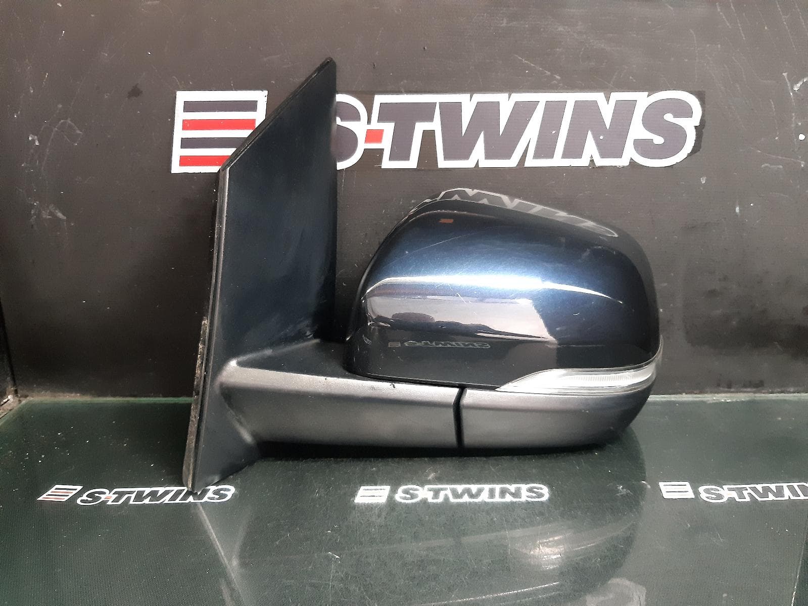 Used auto part listing image: 2019 HYUNDAI ILOAD/IMAX LEFT DOOR MIRROR TQ, POWER FOLDING TYPE, COLOUR CODED, W/ INDICATOR, 02/17-03/21 0000356359