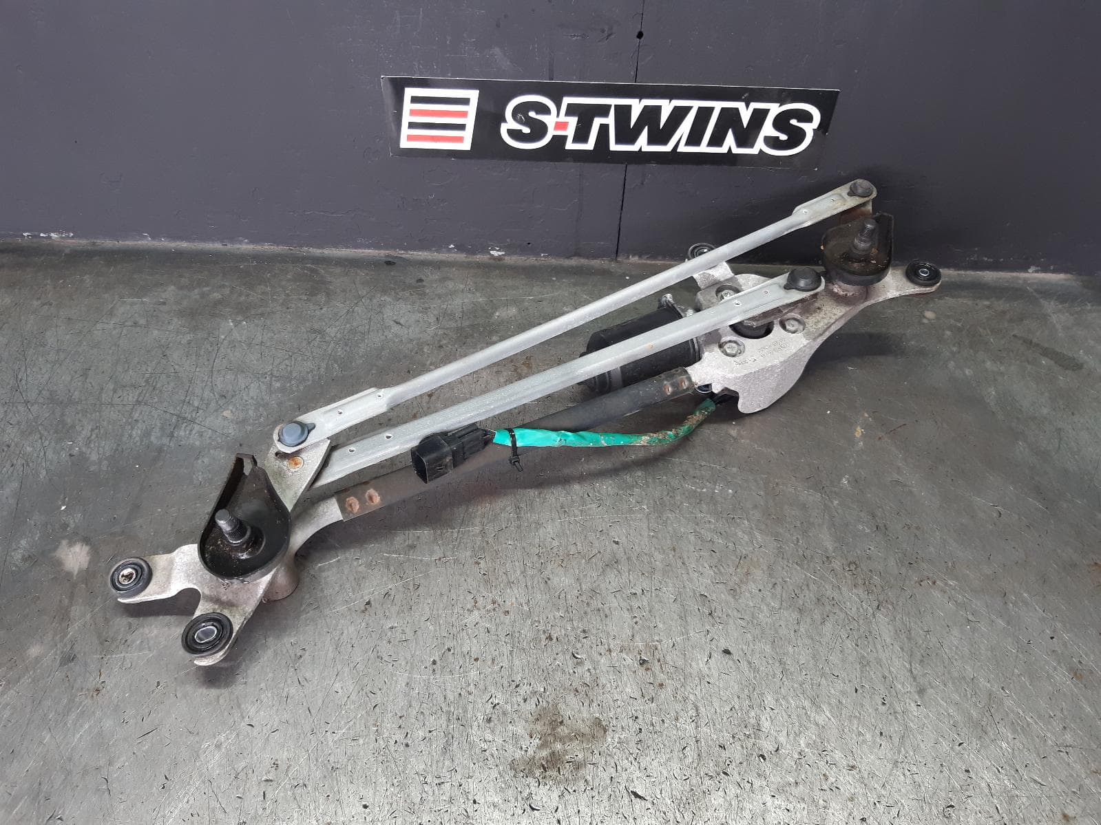 Used auto part listing image: 2019 HYUNDAI ILOAD/IMAX WIPER MOTOR TQ, FRONT, 11/07-03/21 0000356363