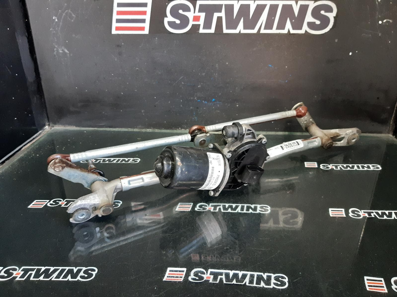 Used auto part listing image: 2017 JEEP COMPASS WIPER MOTOR FRONT, M6, 10/17- 0000354736