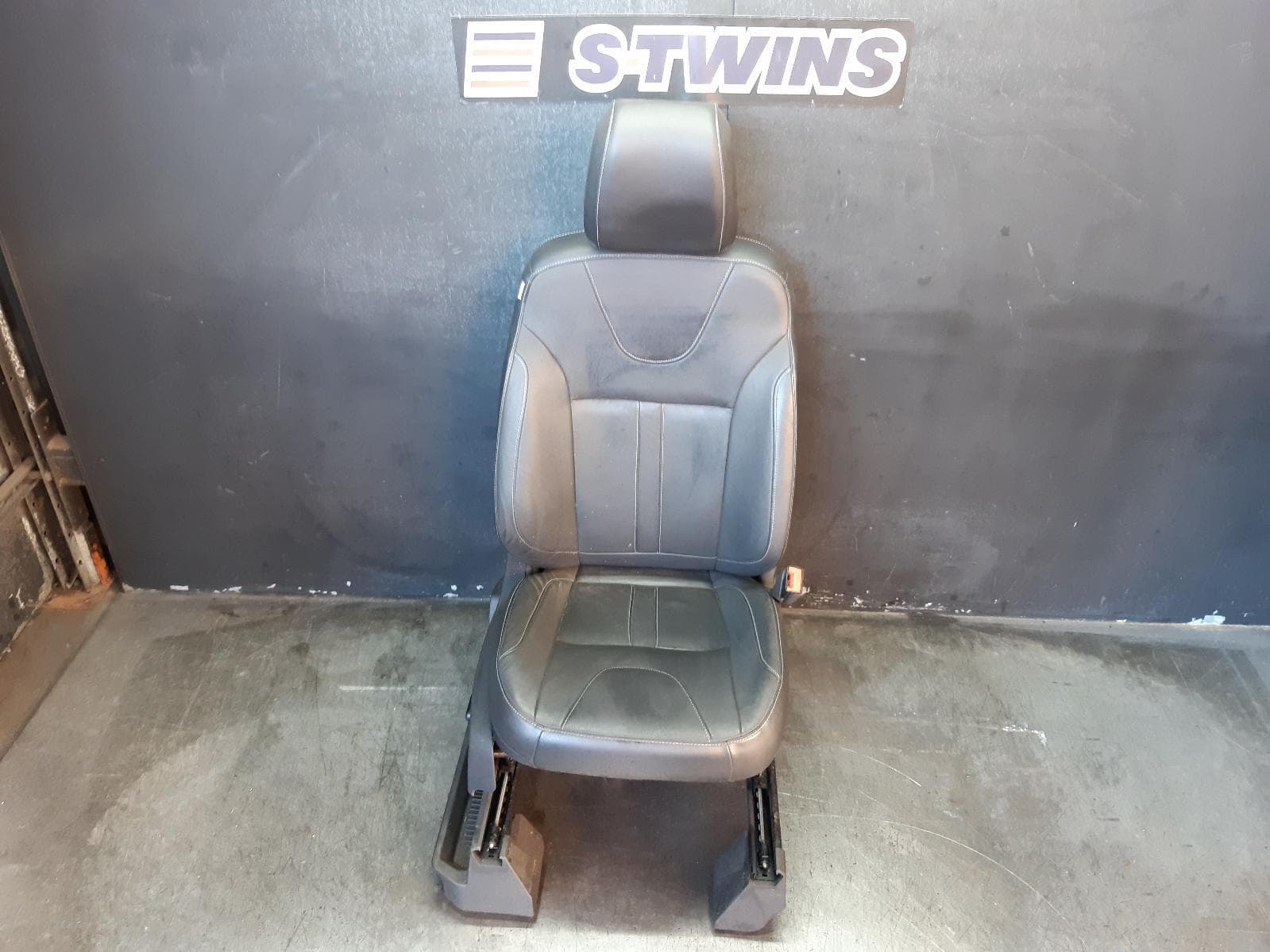 Used auto part listing image: 2014 FORD KUGA FRONT SEAT RH FRONT, TF, LEATHER, 11/12-09/16 0000355346