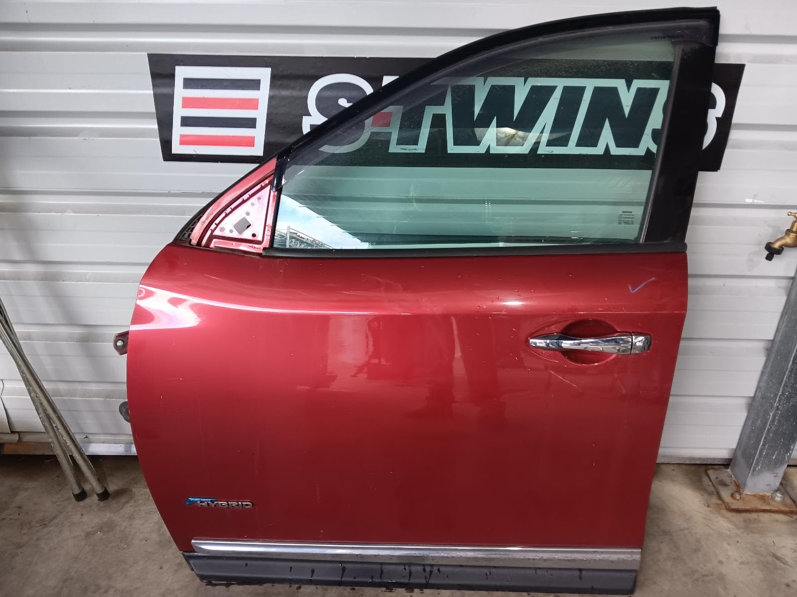 Used auto part listing image: 2015 NISSAN PATHFINDER LEFT FRONT DOOR R52, W/ CHROME MOULD TYPE, 06/13-04/21 0000352337