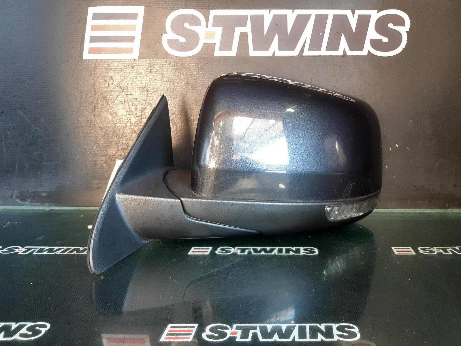 Used auto part listing image: 2014 JEEP GRANDCHEROKEE LEFT DOOR MIRROR NON MEMORY, NON AUTO DIM, NON BLIND SPOT, NON PUDDLE, COLOUR CODED, WK, 04/13-12/16 0000273598