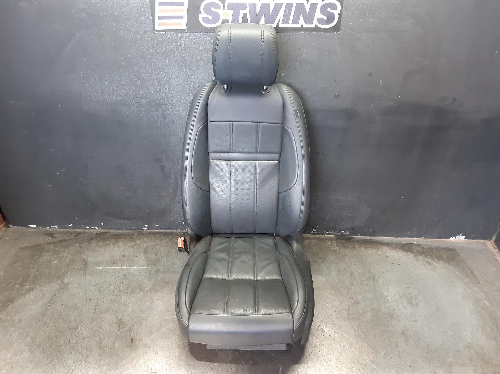 Used auto part listing image: 2020 LAND ROVER RANGE ROVER EVOQUE FRONT SEAT L551, LH FRONT, LEATHER, BLACK, 02/19- 0000354711