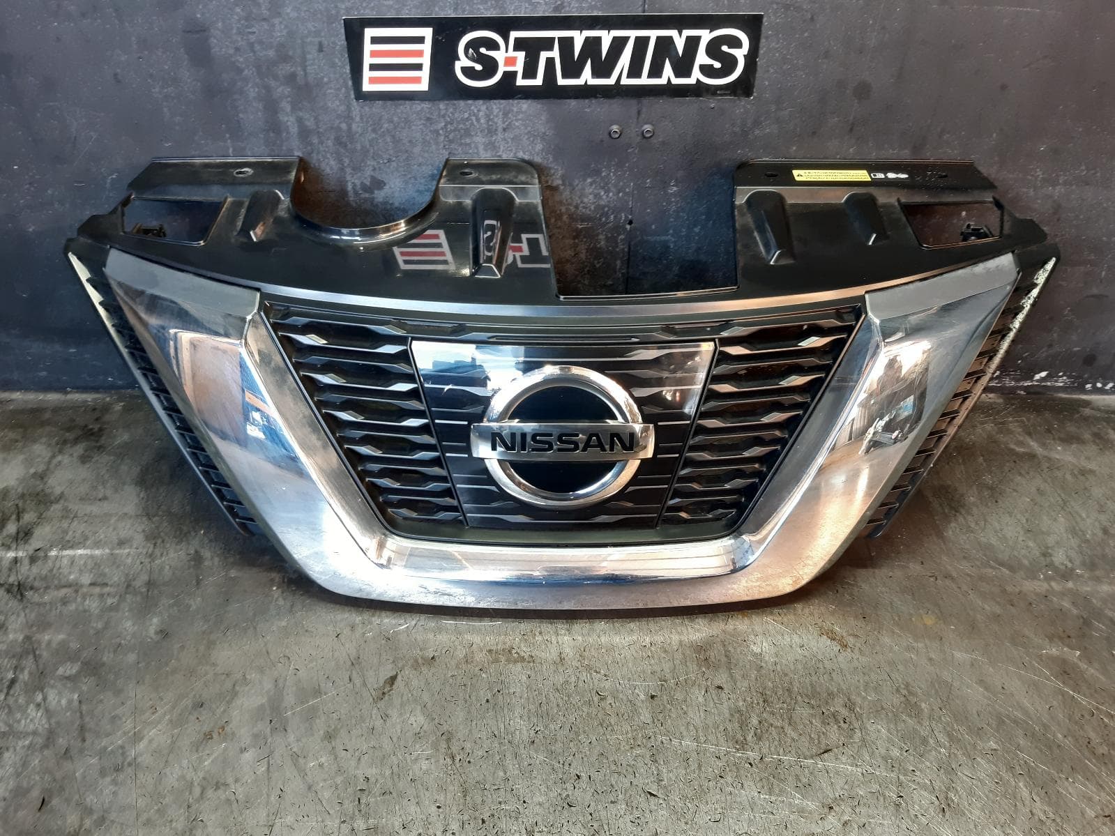 Used auto part listing image: 2020 NISSAN XTRAIL GRILLE RADIATOR GRILLE, T32, ST-L/Ti/TL, 03/20-07/22 0000355086