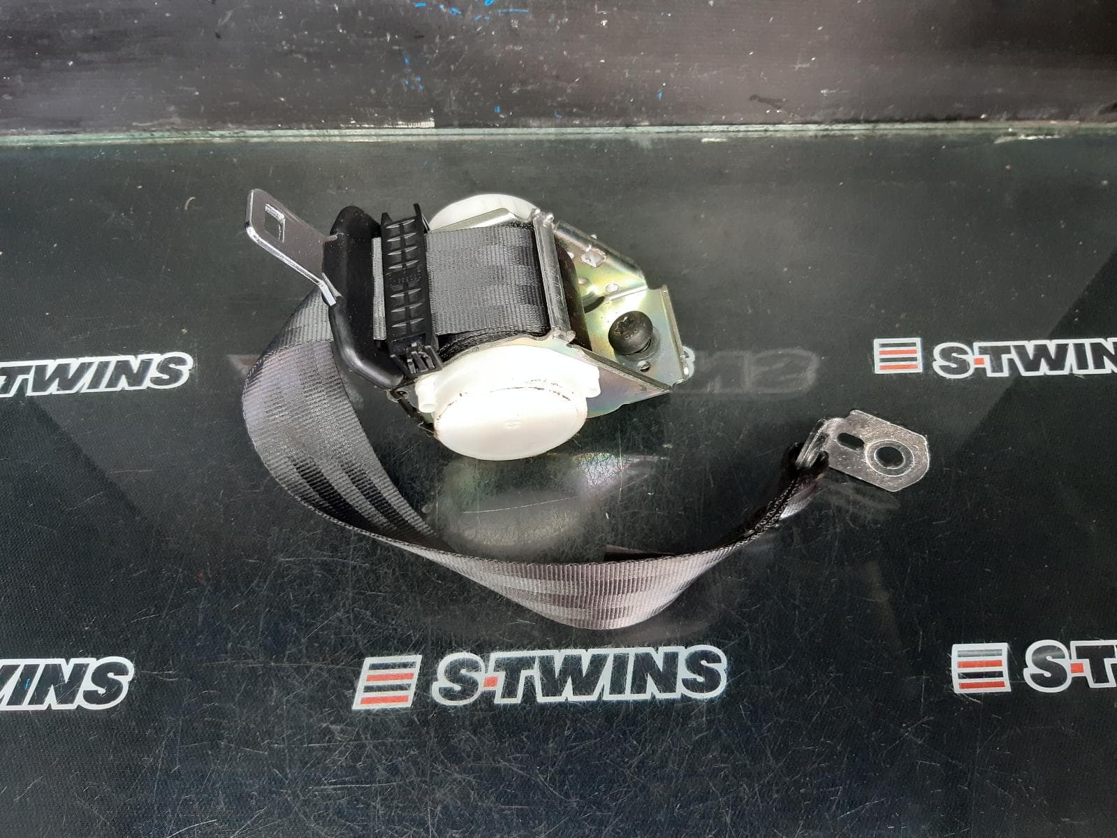 Used auto part listing image: 2012 FORD FOCUS SEAT BELT STALK LH REAR, SEAT BELT ONLY, LW, 05/11-08/15 0000355372