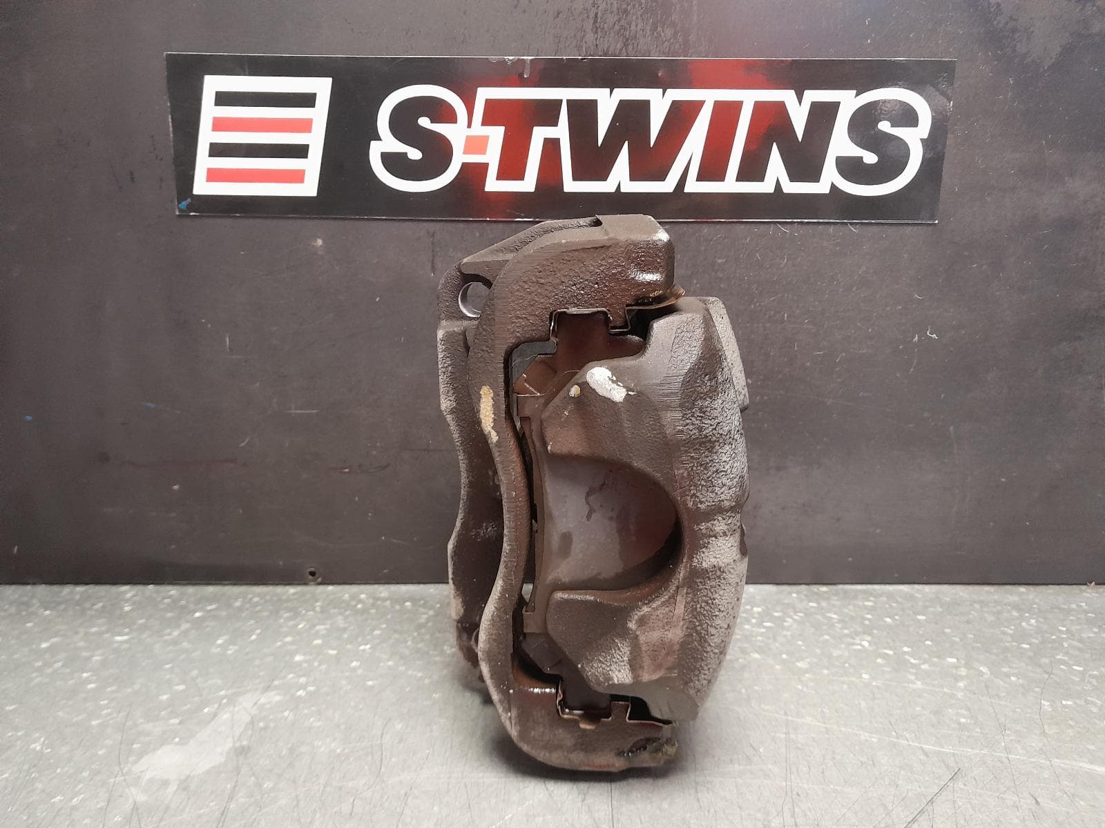 Used auto part listing image: 2013 NISSAN DUALIS CALIPER LH FRONT, SINGLE PISTON, J10, 10/07-05/14 0000357292
