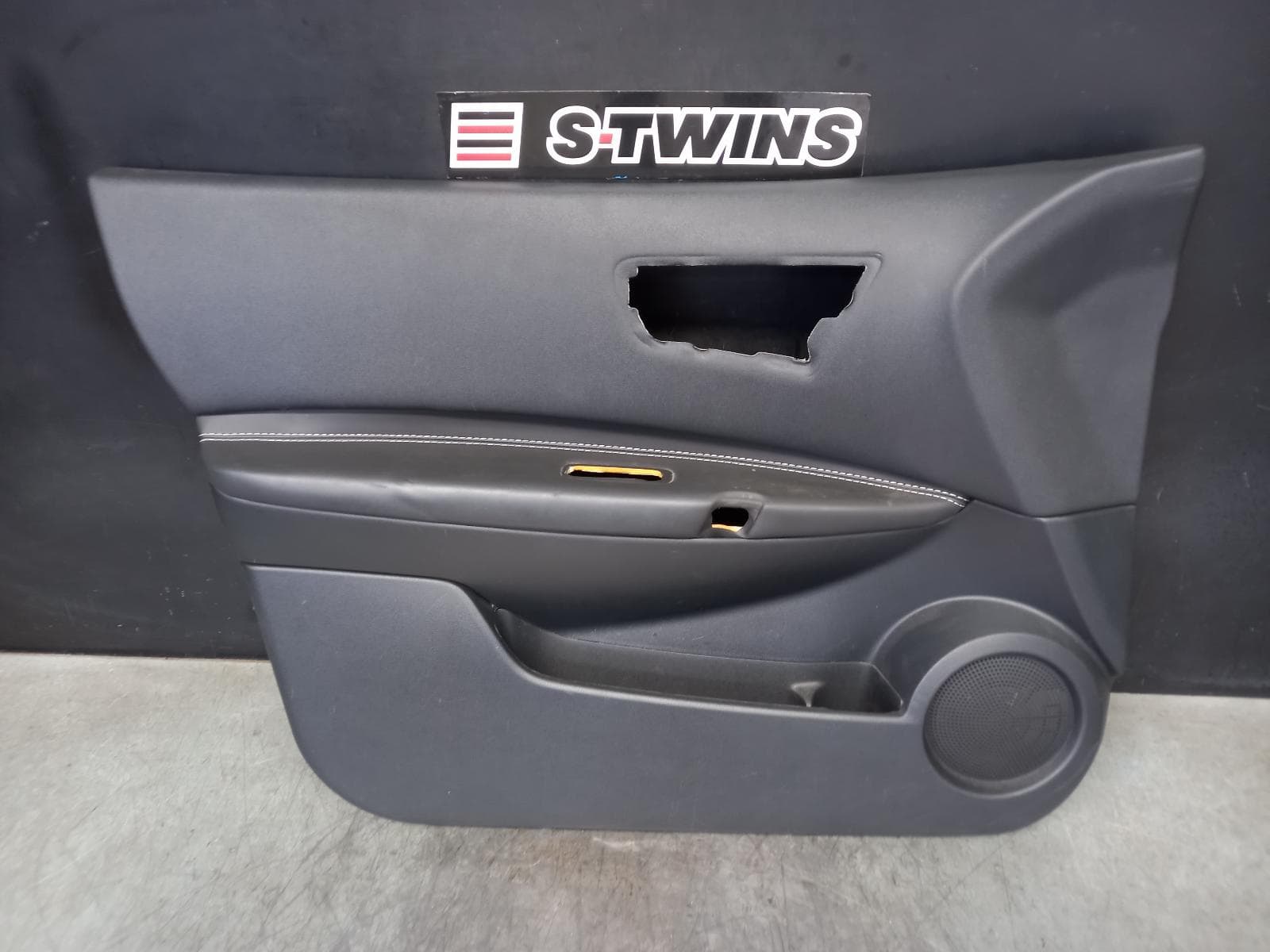 Used auto part listing image: 2013 NISSAN DUALIS DOOR TRIM LH FRONT, J10, BLACK, LEATHER, 10/07-05/14 0000357301