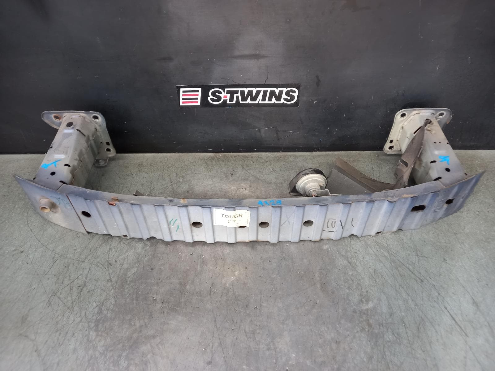 Used auto part listing image: 2006 FORD FOCUS F BAR REINFORC BRACK REINFORCEMENT, LS-LV, 06/05-07/11 0000358475