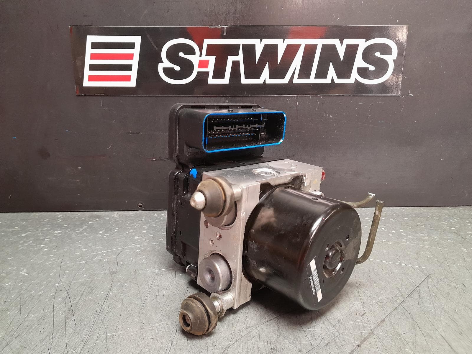 Used auto part listing image: 2017 MITSUBISHI LANCER ABS PUMP MODULATOR CF, P/N 4670A670, 11/15-12/17 0000355411