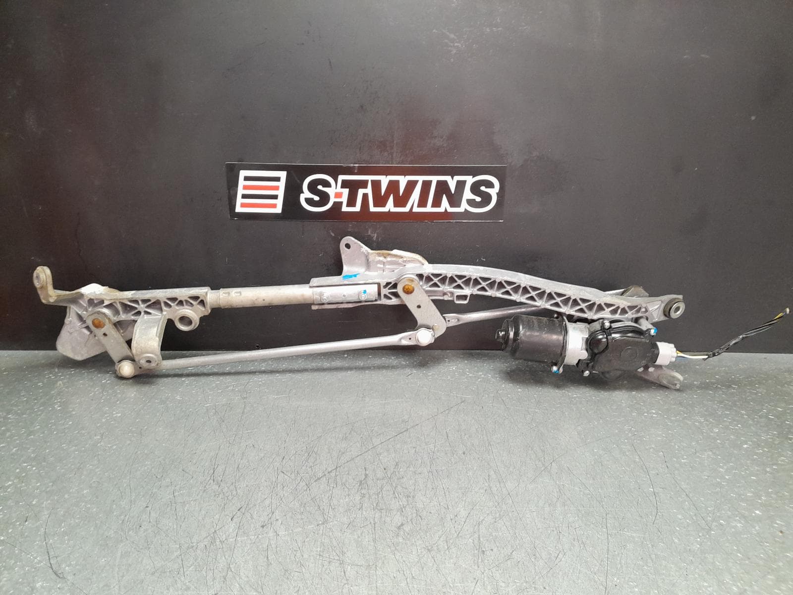 Used auto part listing image: 2017 MITSUBISHI LANCER WIPER MOTOR FRONT, CF, 11/15-12/17 0000355414
