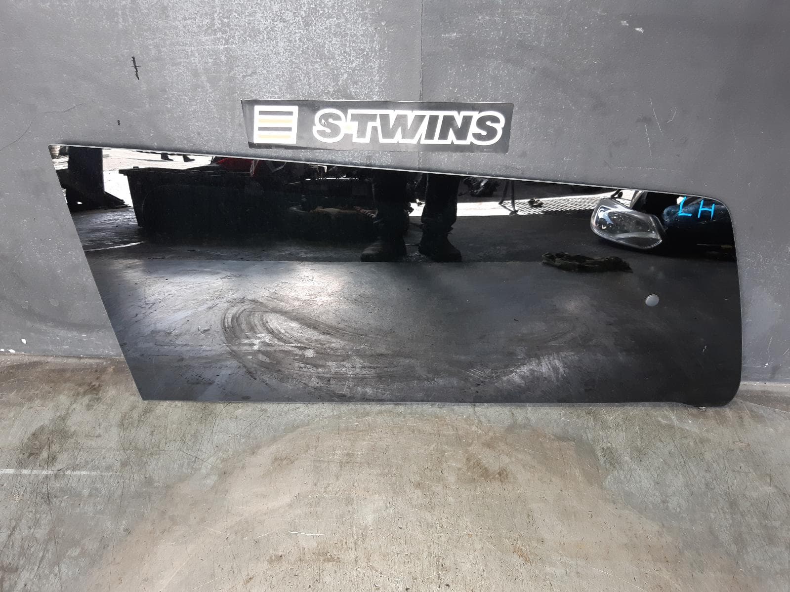 Used auto part listing image: 2019 LDV G10 VAN LEFT REAR SIDE GLASS SV7A, WAGON 04/15-08/22 0000355191