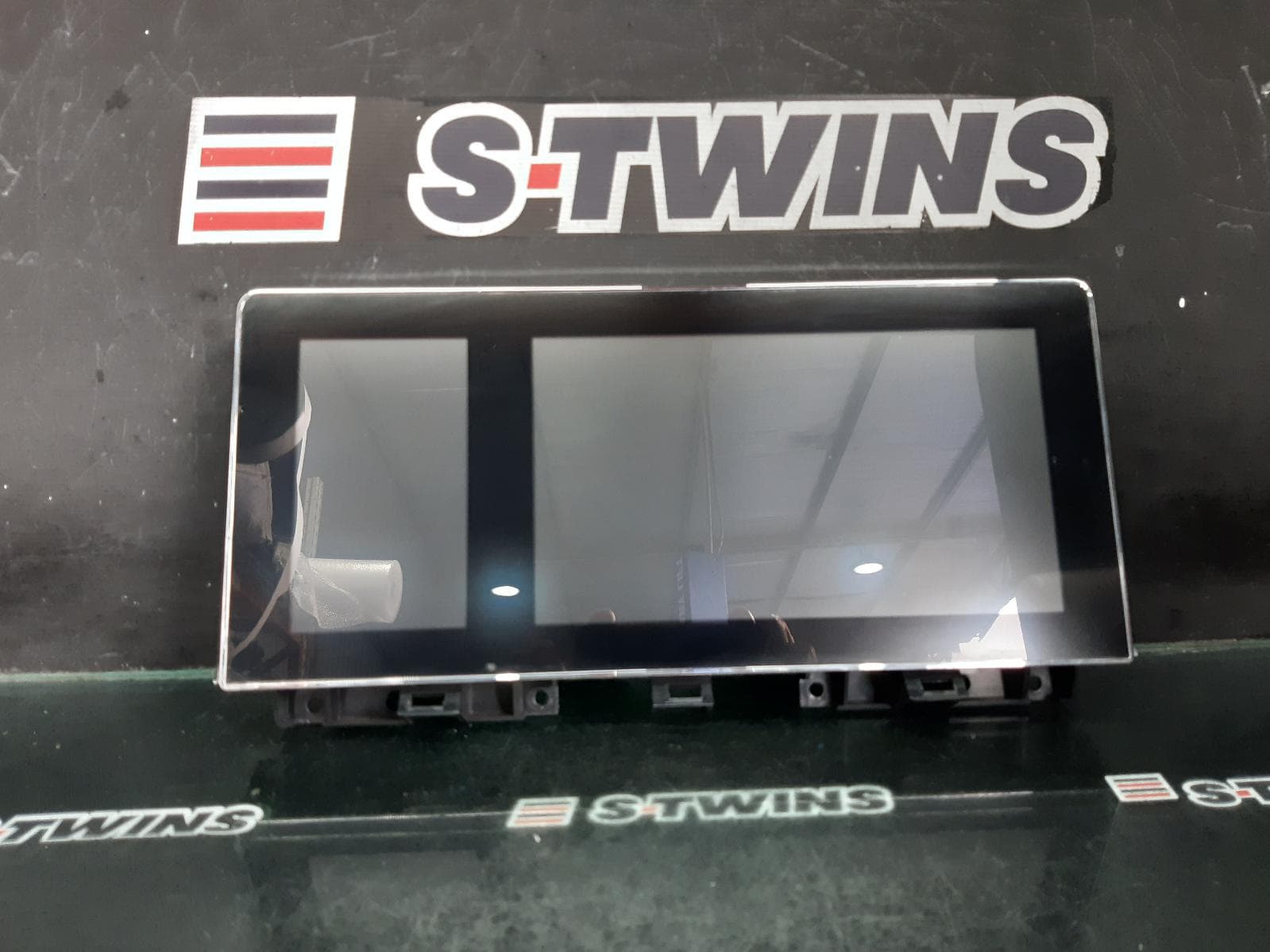 Used auto part listing image: 2019 LDV G10 VAN DISPLAY UNIT, 10IN TOUCHSCREEN, SV7A/SV7C, WAGON/VAN, 04/15- 0000355289