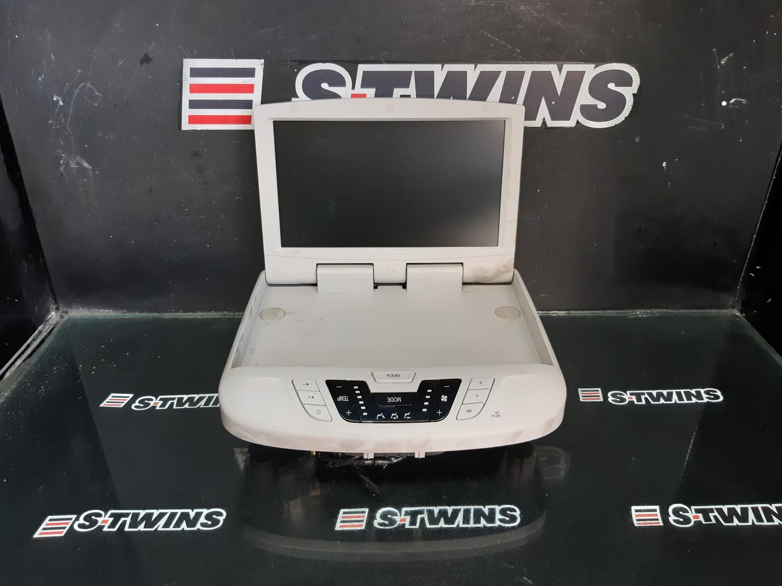 Used auto part listing image: 2019 LDV G10 VAN DVD SCREEN (ROOF MOUNT), SV7A/SV7C, WAGON/VAN, 04/15- 0000355686