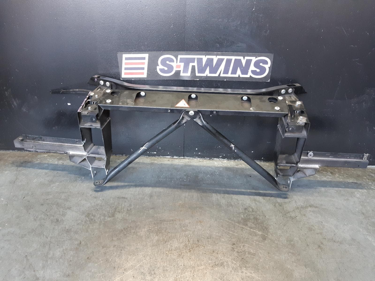 Used auto part listing image: 2014 BMW X3 RADIATOR SUPPORT F25, 12/10-07/17 0000130969