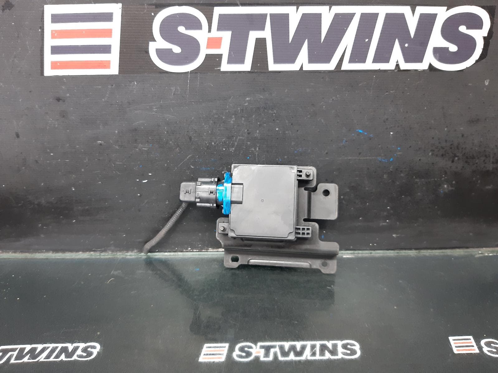 Used auto part listing image: 2022 KIA CERATO REVERSE CAMERA FRONT RADAR SENSOR (GRILLE MOUNTED), BD, 04/18-09/24 0000355536