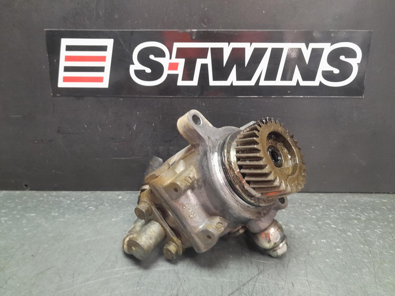 Used auto part listing image: 2018 ISUZU DMAX STEERING PUMP DIESEL, 3.0, 4JJ1, TURBO (COMMON RAIL), RC, 05/12-06/20 0000355888