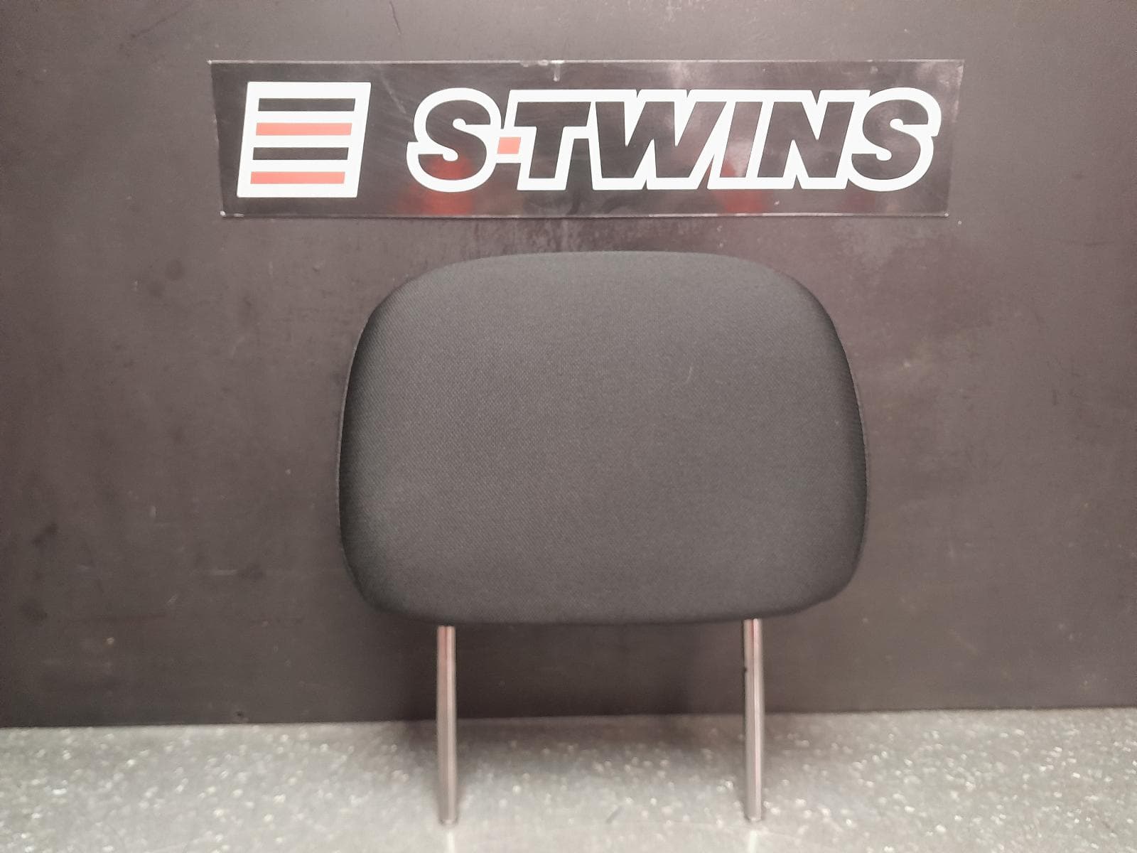 Used auto part listing image: 2018 ISUZU DMAX HEADREST LH REAR, RC, LEATHER, BLACK, 05/12-06/20 0000355921