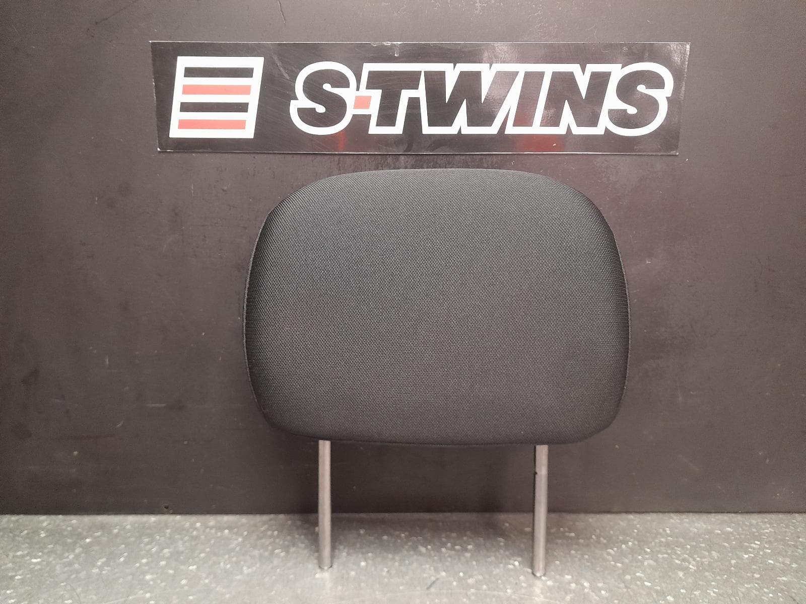 Used auto part listing image: 2018 ISUZU DMAX HEADREST RH REAR, RC, LEATHER, BLACK, 05/12-06/20 0000355922