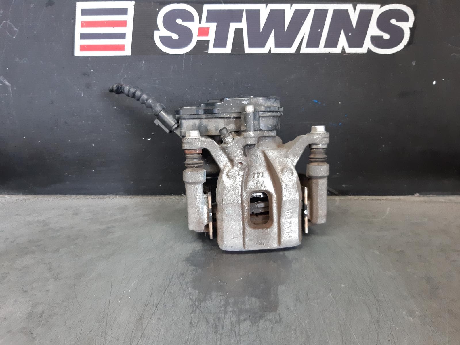 Used auto part listing image: 2017 MAZDA CX9 CALIPER LH FRONT, TC, 07/16-12/24 0000355382