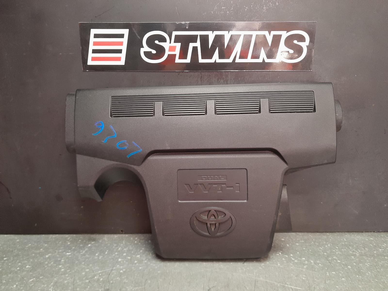 Used auto part listing image: 2018 TOYOTA CAMRY ENGINE COVER XV70, 09/17-05/24 0000355451