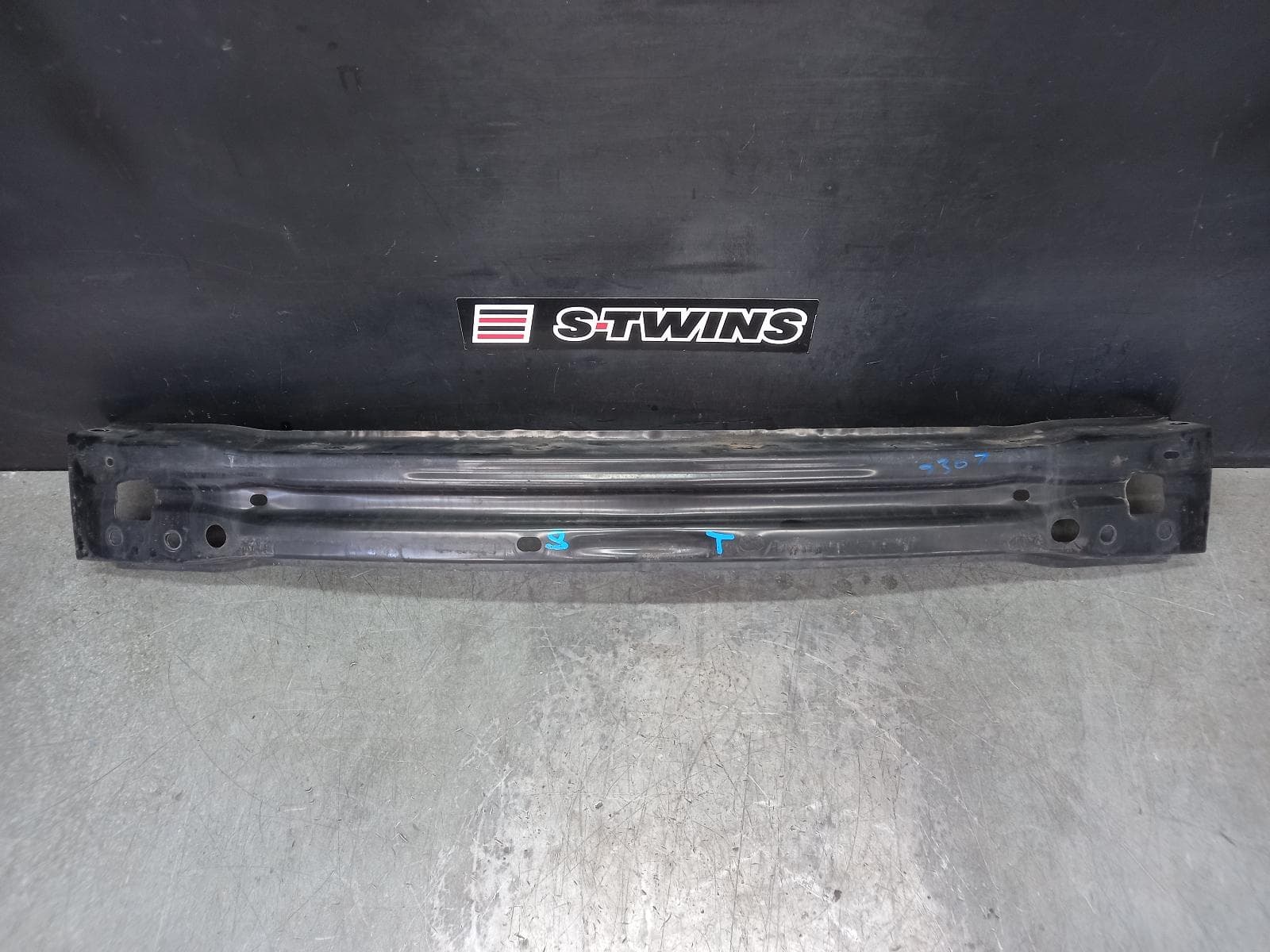 Used auto part listing image: 2018 TOYOTA CAMRY F BAR REINFORC BRACK MAIN REINFORCEMENT, XV70, 09/17-05/24 0000355500