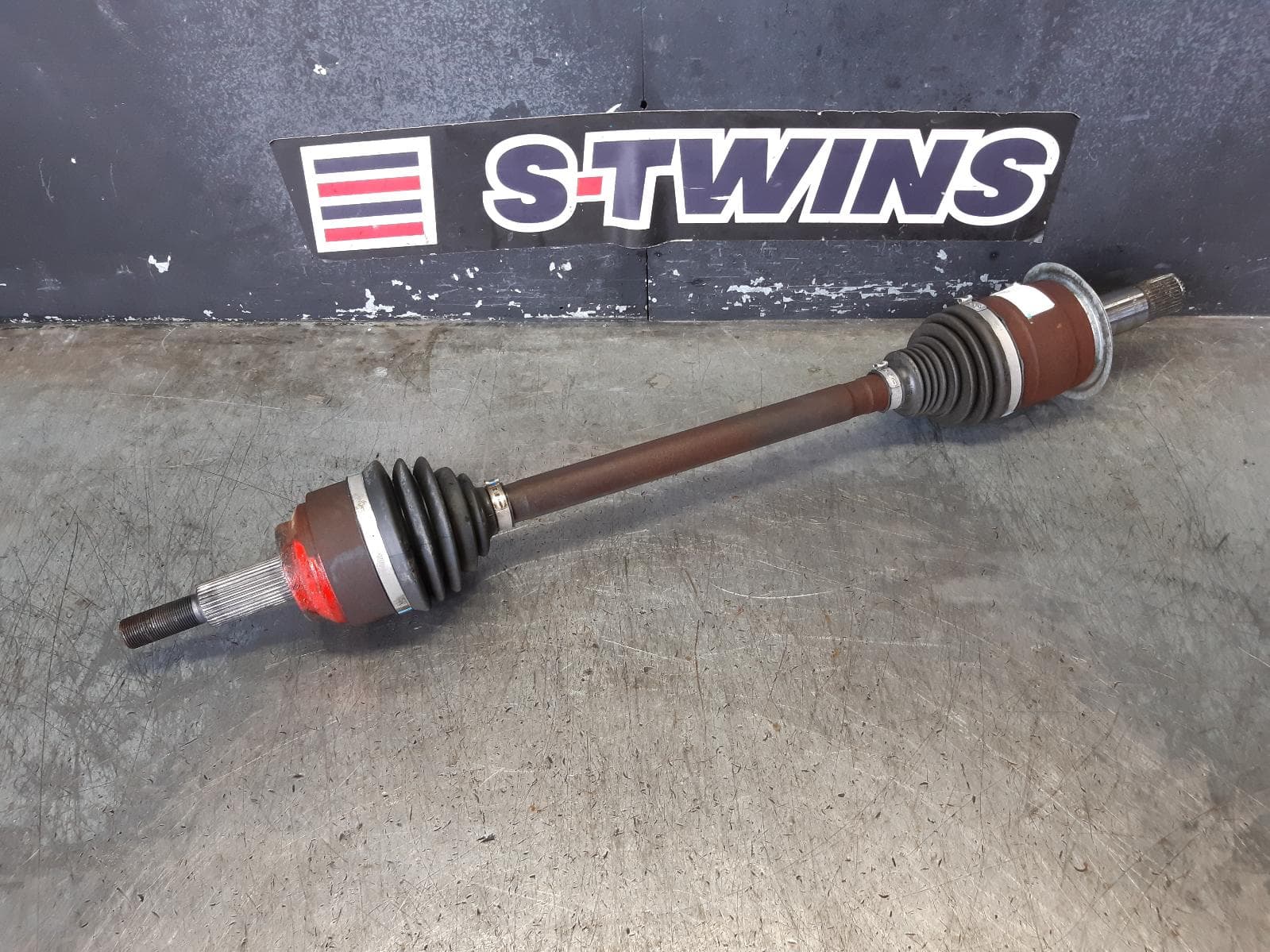 Used auto part listing image: 2011 JEEP GRANDCHEROKEE LEFT DRIVESHAFT REAR, 5.7, PETROL, AWD, WK, 10/10-03/13 0000182602