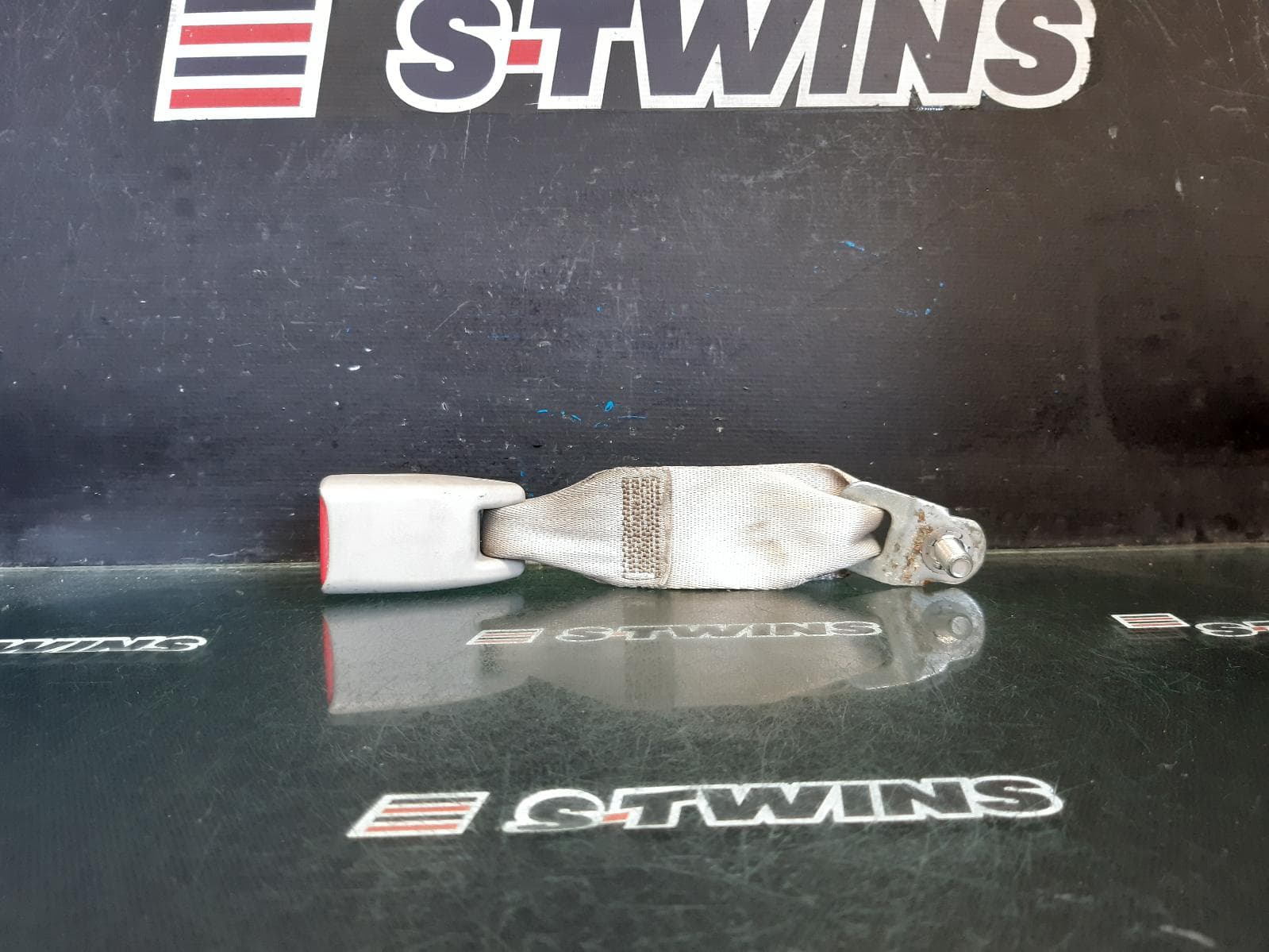 Used auto part listing image: 2012 MAZDA CX9 SEAT BELT STALK LH REAR 2ND ROW, SEAT BELT ONLY, TB, 12/07-12/15 0000356043