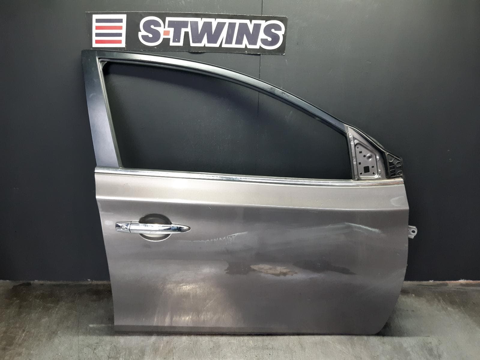 Used auto part listing image: 2013 NISSAN PULSAR RIGHT FRONT DOOR B17, SEDAN, 12/12-12/17 0000357421