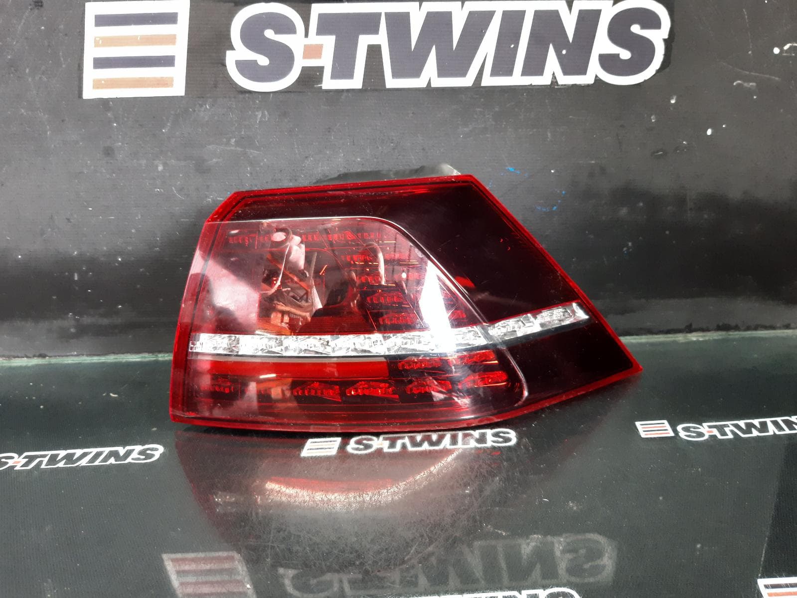 Used auto part listing image: 2015 VOLKSWAGEN GOLF RIGHT TAILLIGHT GEN 7, HATCH, R, LED TYPE, 11/12-03/17 0000351213