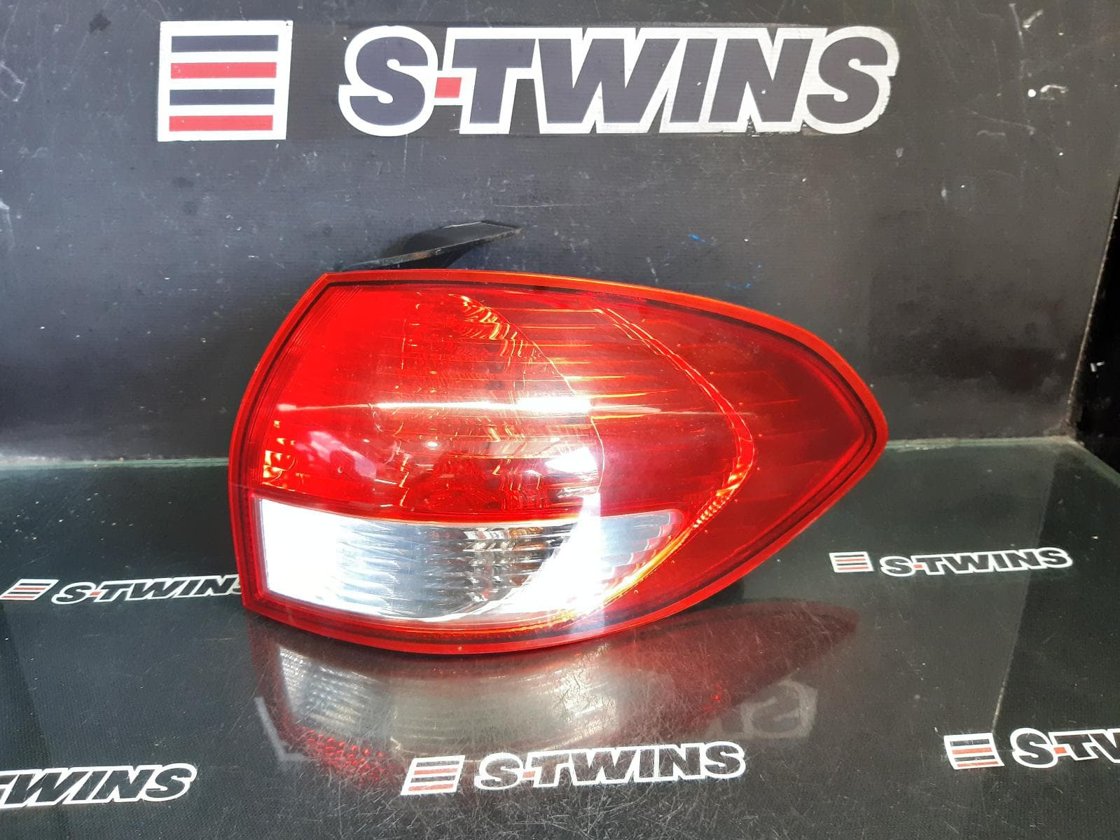 Used auto part listing image: 2010 SUBARU TRIBECA RIGHT TAILLIGHT B9, IN BODY, 12/07-01/14 0000357588
