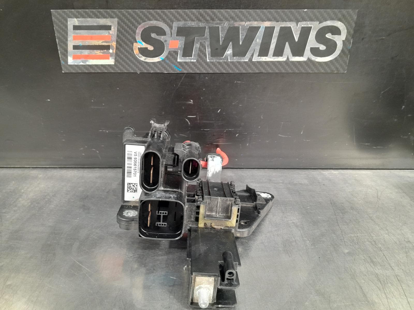 Used auto part listing image: 2017 BMW 3 SERIES BATTERY TERMINAL F30, 02/12-12/19 0000196438