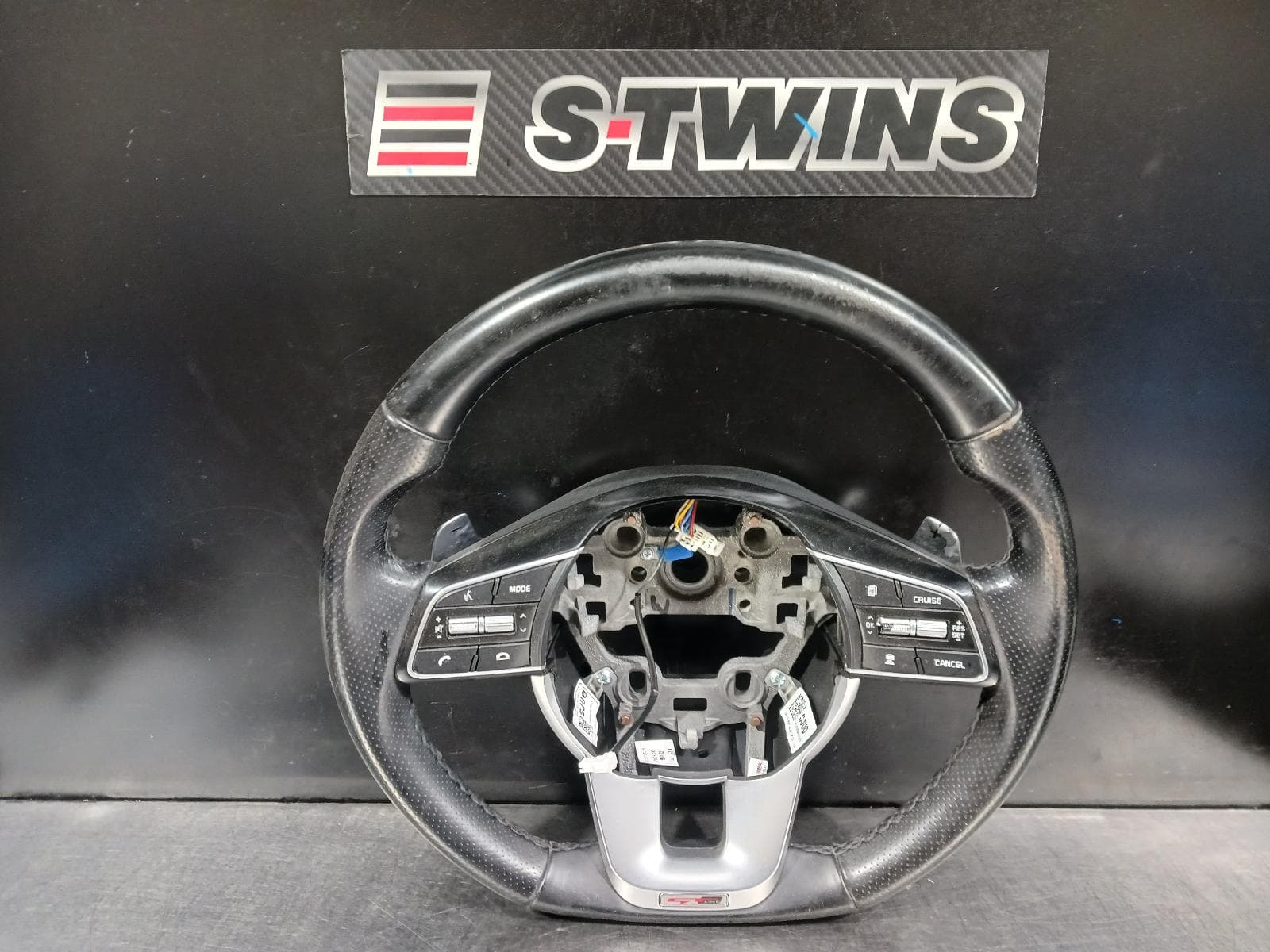 Used auto part listing image: 2018 KIA SPORTAGE STEERING WHEEL LEATHER, W/ GT-LINE TYPE, QL, 10/15-05/18 0000237832