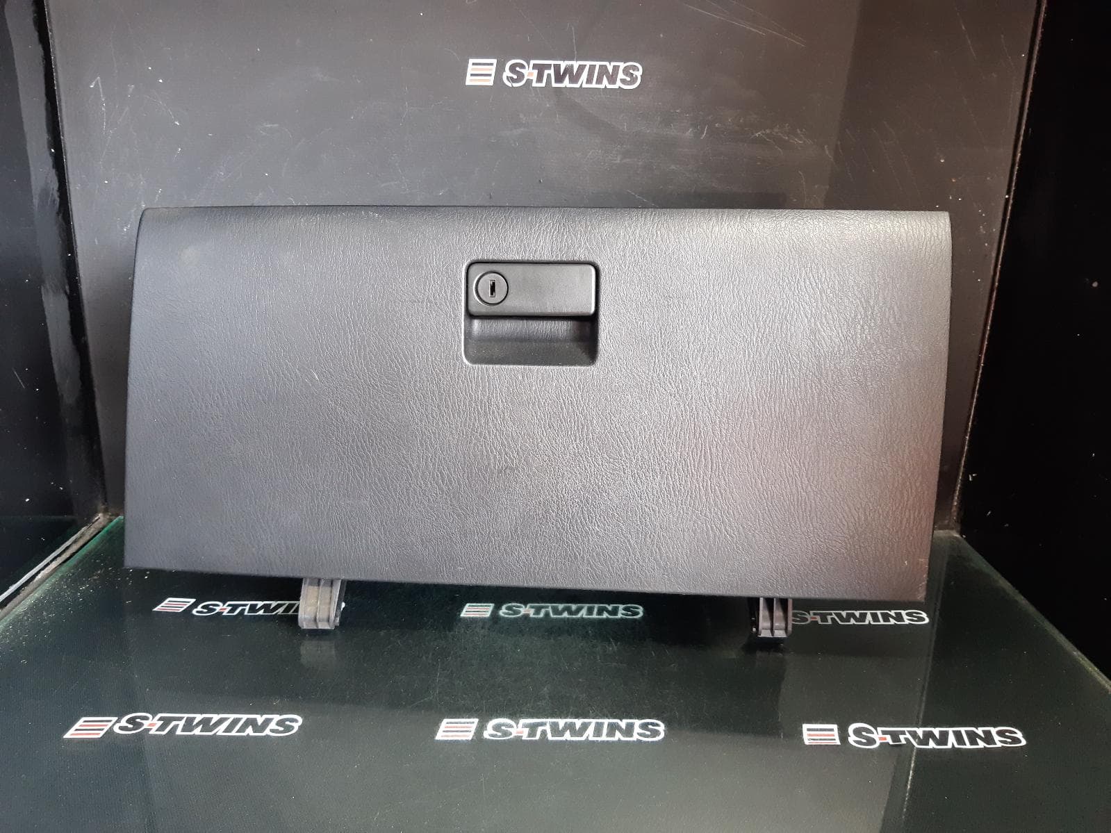 Used auto part listing image: 2012 MAZDA CX9 GLOVE BOX TB, 12/07-12/15 0000356781