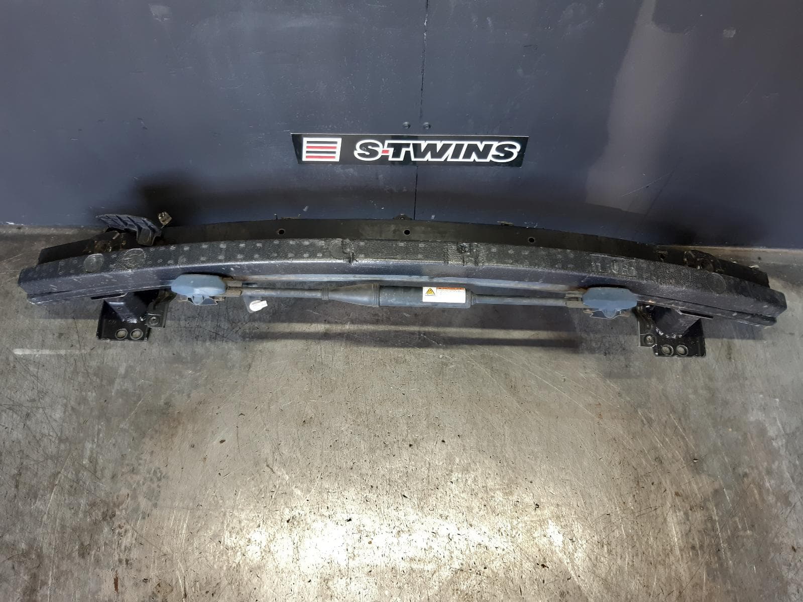 Used auto part listing image: 2013 TOYOTA ESTIMA F BAR REINFORC BRACK MAIN REINFORCEMENT, XR50, 05-19 (IMPORT) 0000356915