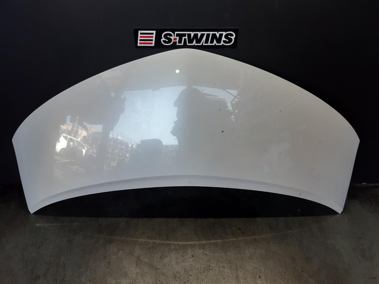 Used auto part listing image: 2013 TOYOTA ESTIMA BONNET XR50, 05-19 0000356790