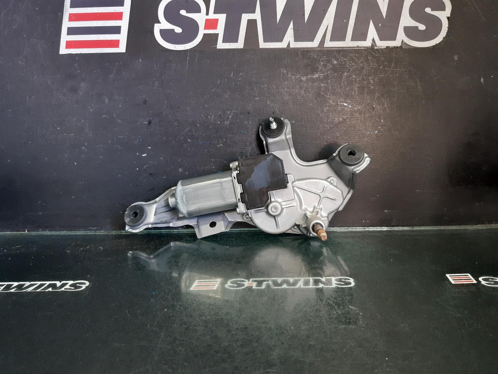 Used auto part listing image: 2013 TOYOTA ESTIMA WIPER MOTOR TAILGATE, XR50, 05-19 (IMPORT) 0000356970