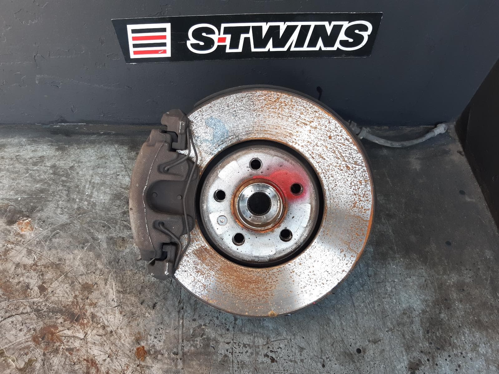 Used auto part listing image: 2019 SKODA RAPID LEFT FRONT HUB ASSEMBLY NH, 05/14-12/20 0000356590