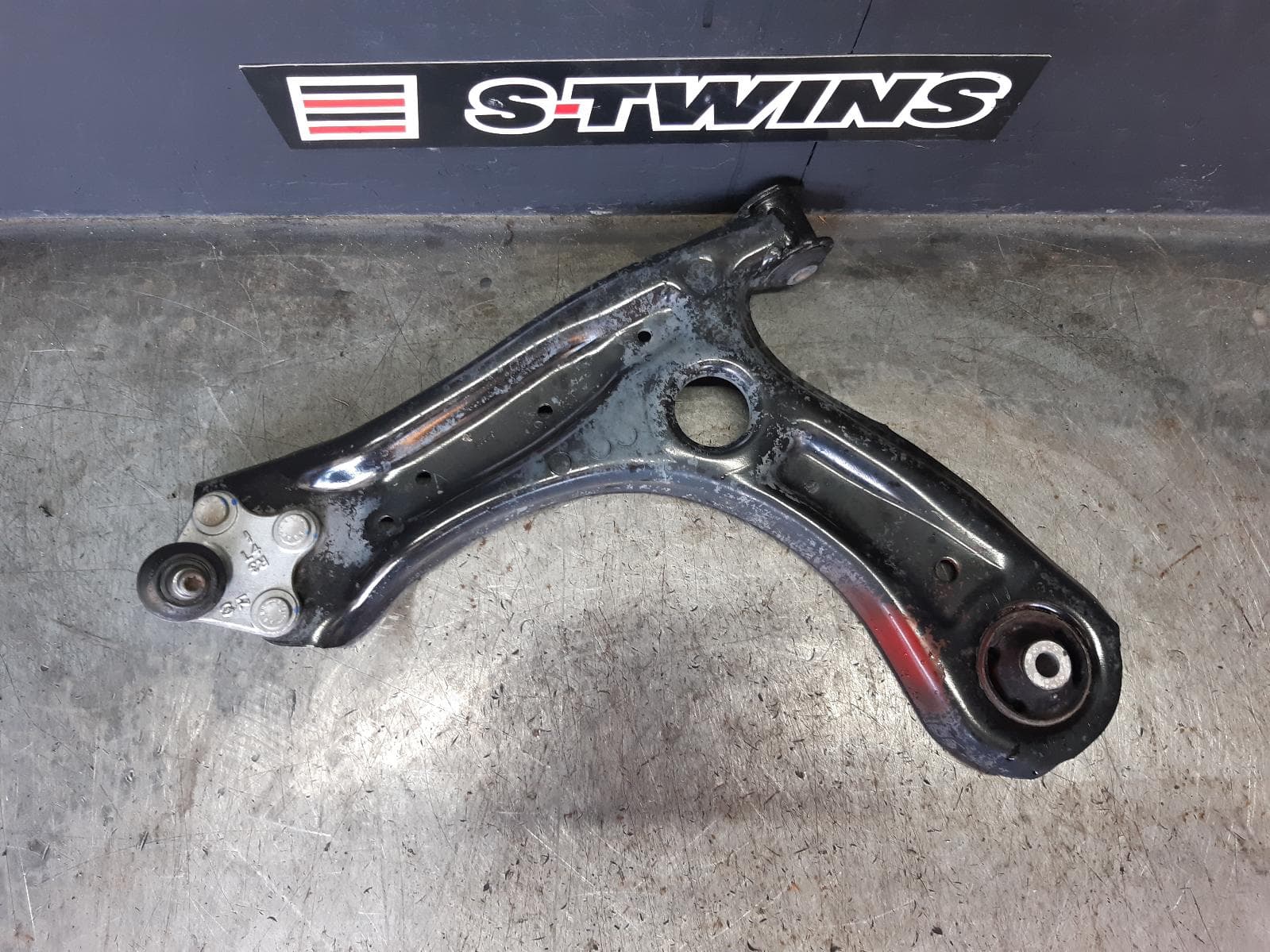 Used auto part listing image: 2019 SKODA RAPID LEFT FRONT LOWER CONTROL ARM NH, 05/14-12/20 0000356591