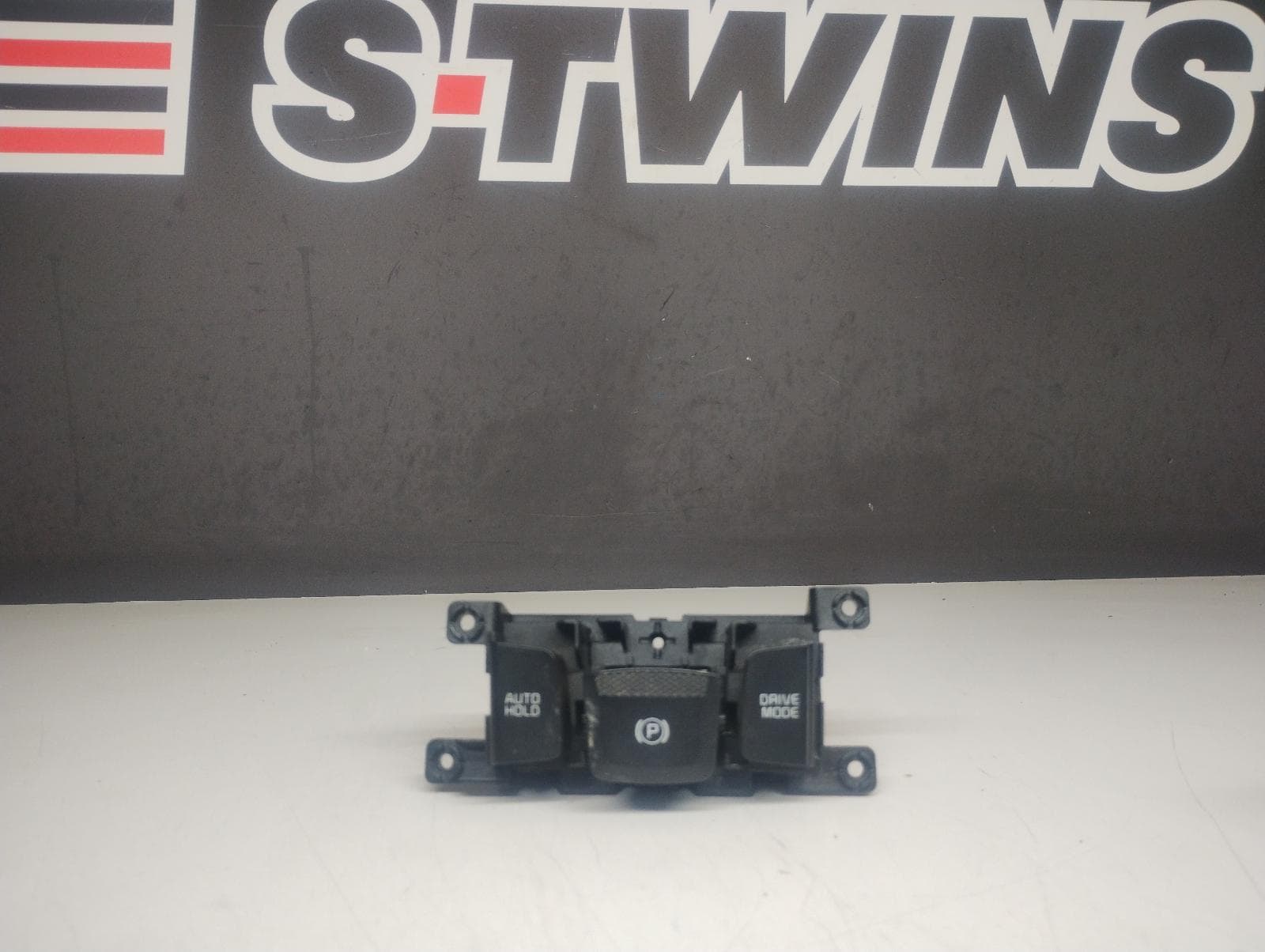 Used auto part listing image: 2022 KIA CARNIVAL/GRAND CARNIVAL HANDBRAKE LEVER KA4, 10/20- 0000259097