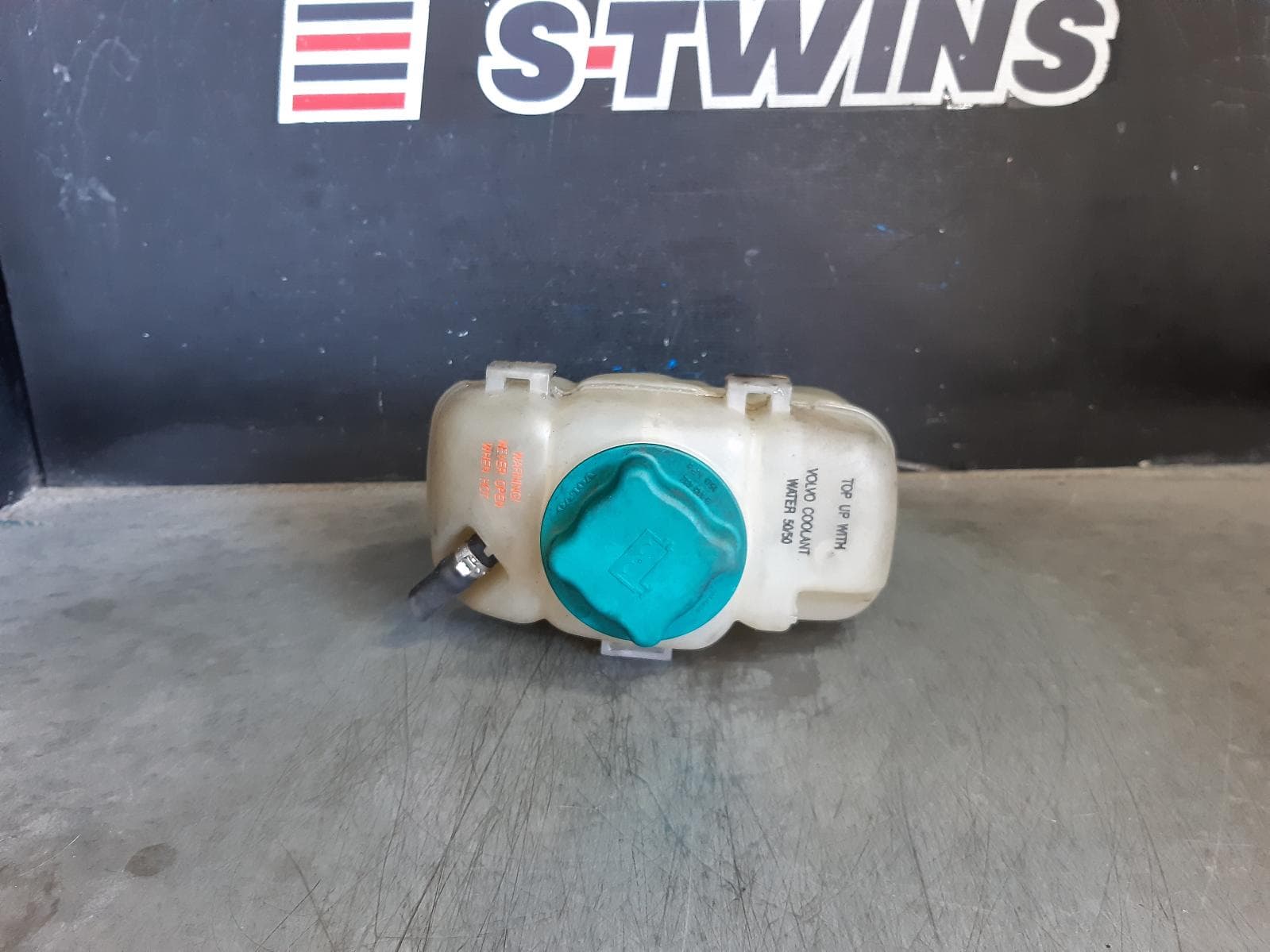 Used auto part listing image: 2013 VOLVO XC90 OVERFLOW BOTTLE 1 TOP PIPE TYPE, 07/03-12/14 0000358856