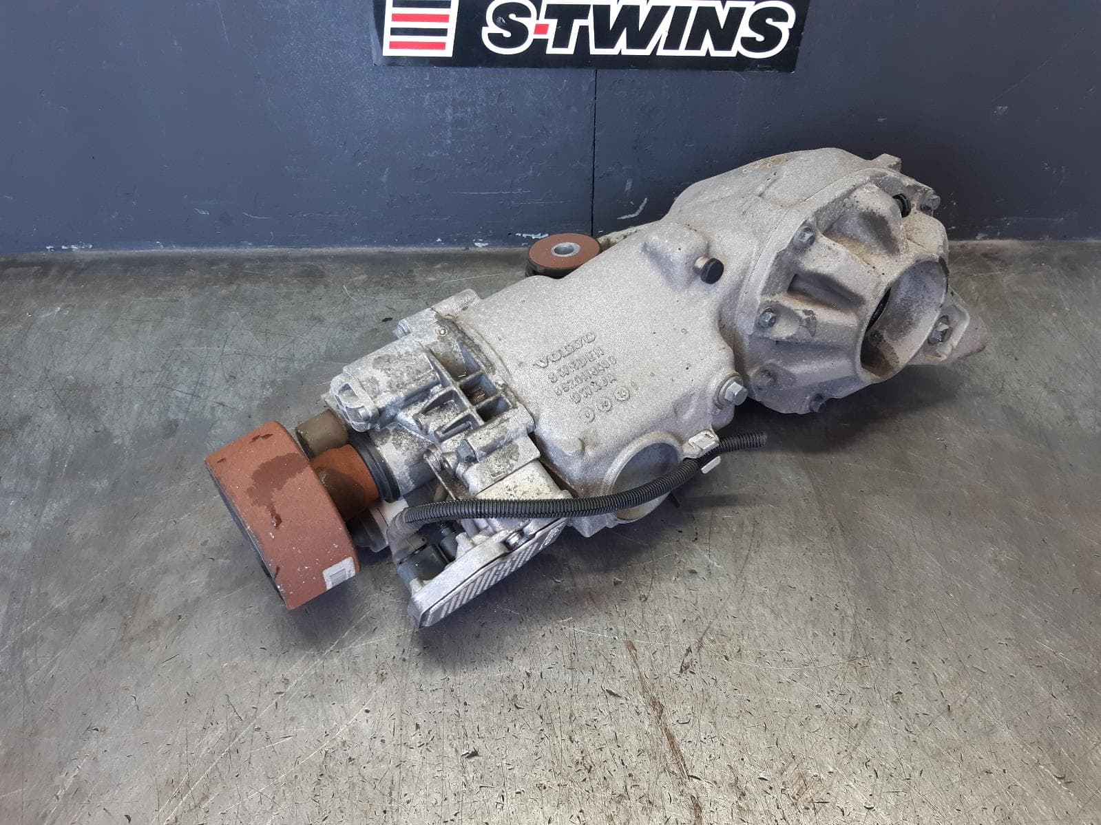 Used auto part listing image: 2013 VOLVO XC90 DIFFERENTIAL CENTRE REAR, 2.4, DIESEL, 3.75 RATIO, 08/06-12/14 0000358862
