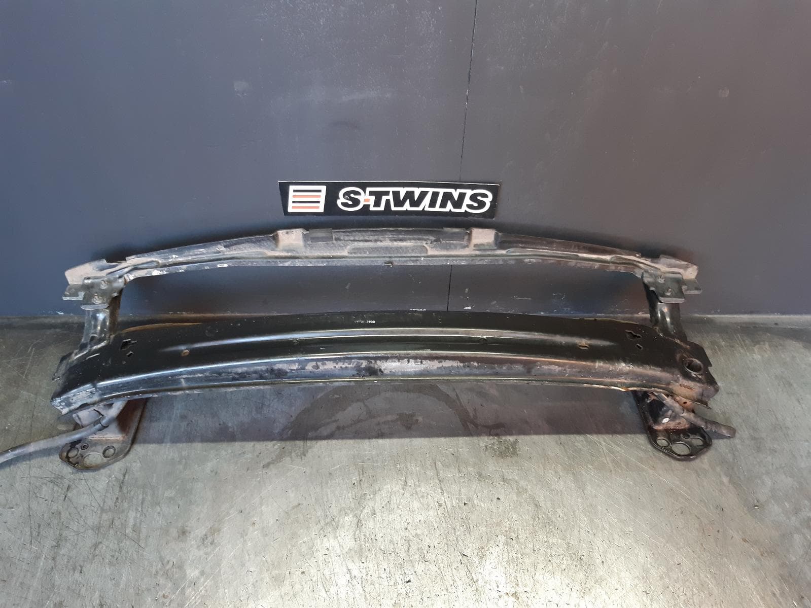 Used auto part listing image: 2012 HYUNDAI SANTA FE F BAR REINFORC BRACK MAIN REINFORCEMENT, DM, 06/12-05/15 0000357445