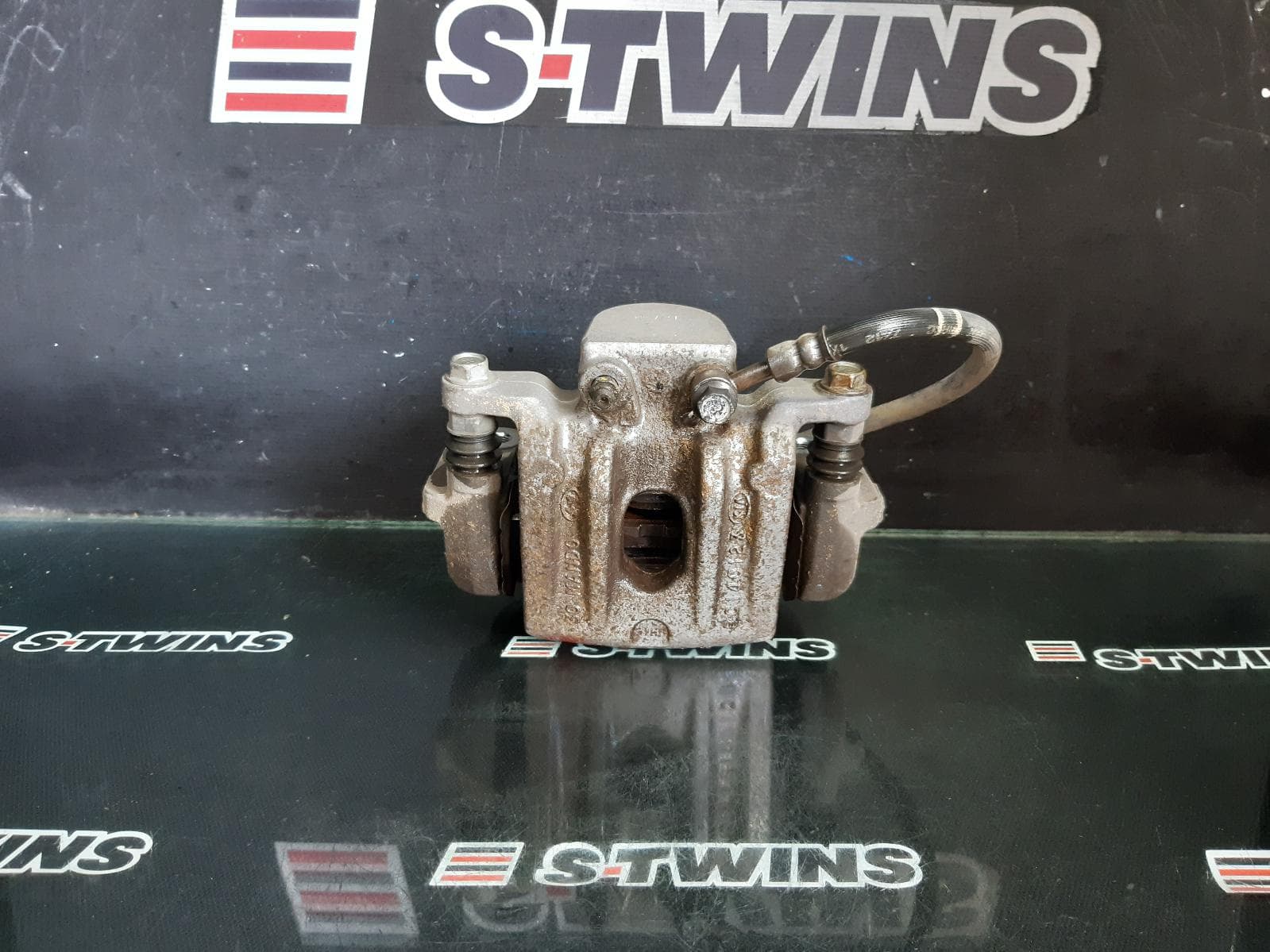 Used auto part listing image: 2012 HYUNDAI SANTA FE CALIPER LH REAR, DM, 06/12-05/15 0000357451