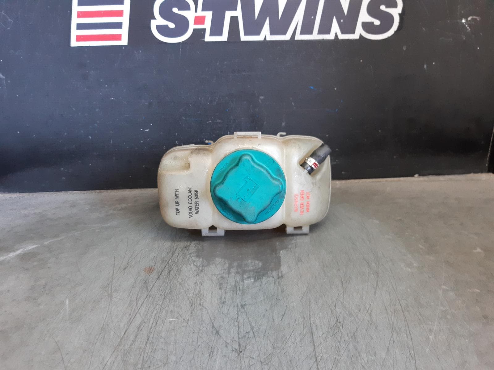 Used auto part listing image: 2012 VOLVO XC90 OVERFLOW BOTTLE 1 TOP PIPE TYPE, 07/03-12/14 0000359184