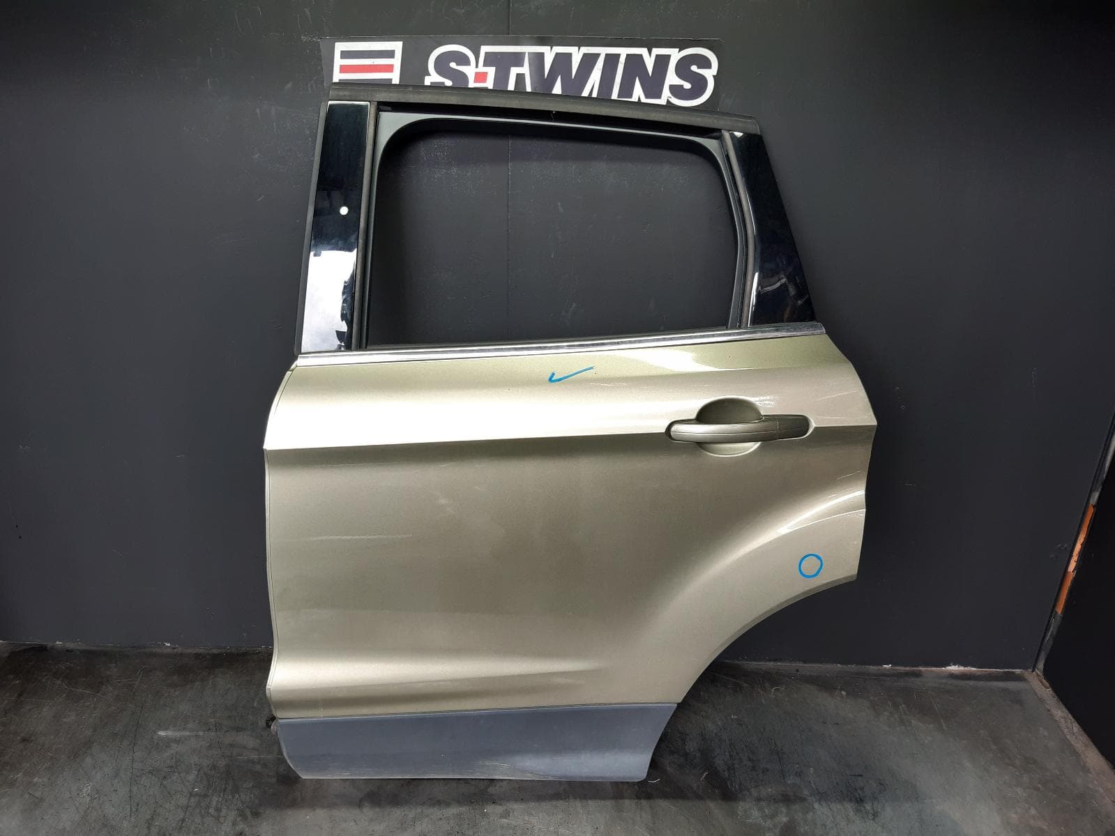 Used auto part listing image: 2013 FORD KUGA LEFT REAR DOOR SLIDING TF, 11/12-09/16 0000357121