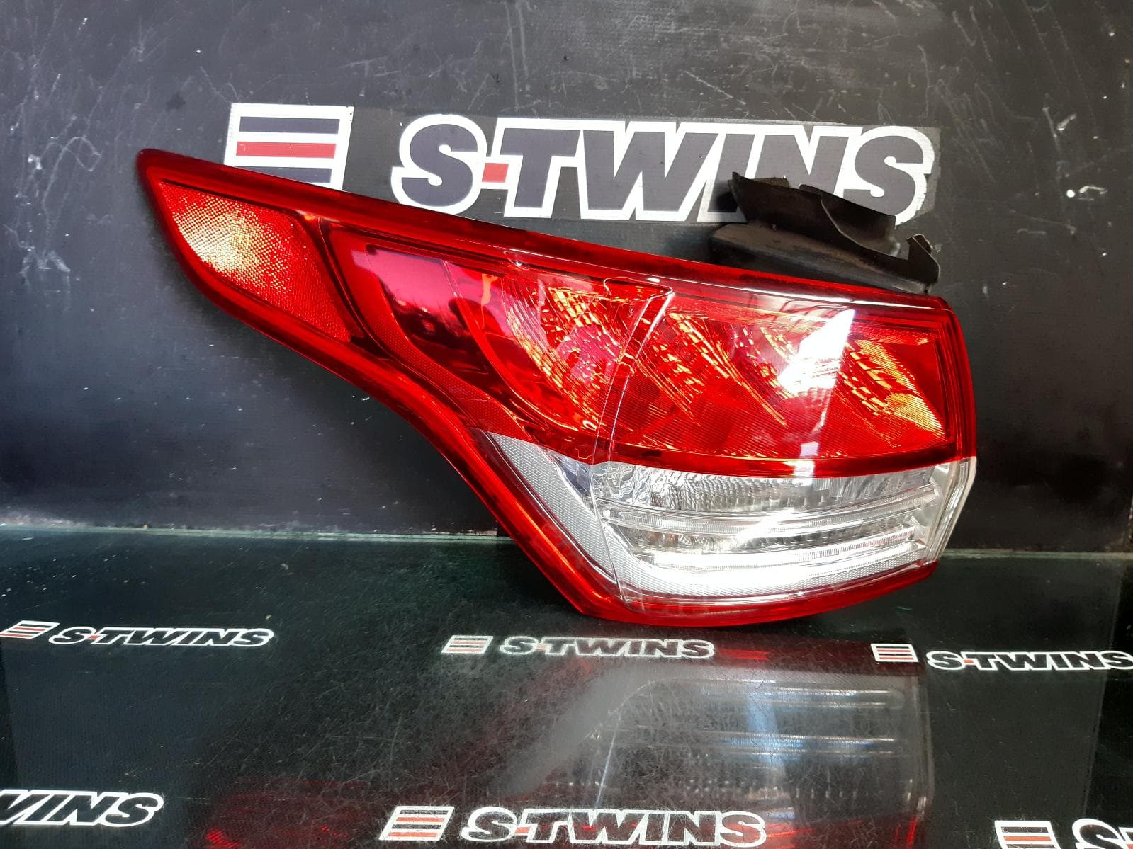 Used auto part listing image: 2013 FORD KUGA LEFT TAILLIGHT TF, IN BODY, TITANIUM, LED TYPE, 11/12-09/16 0000357255