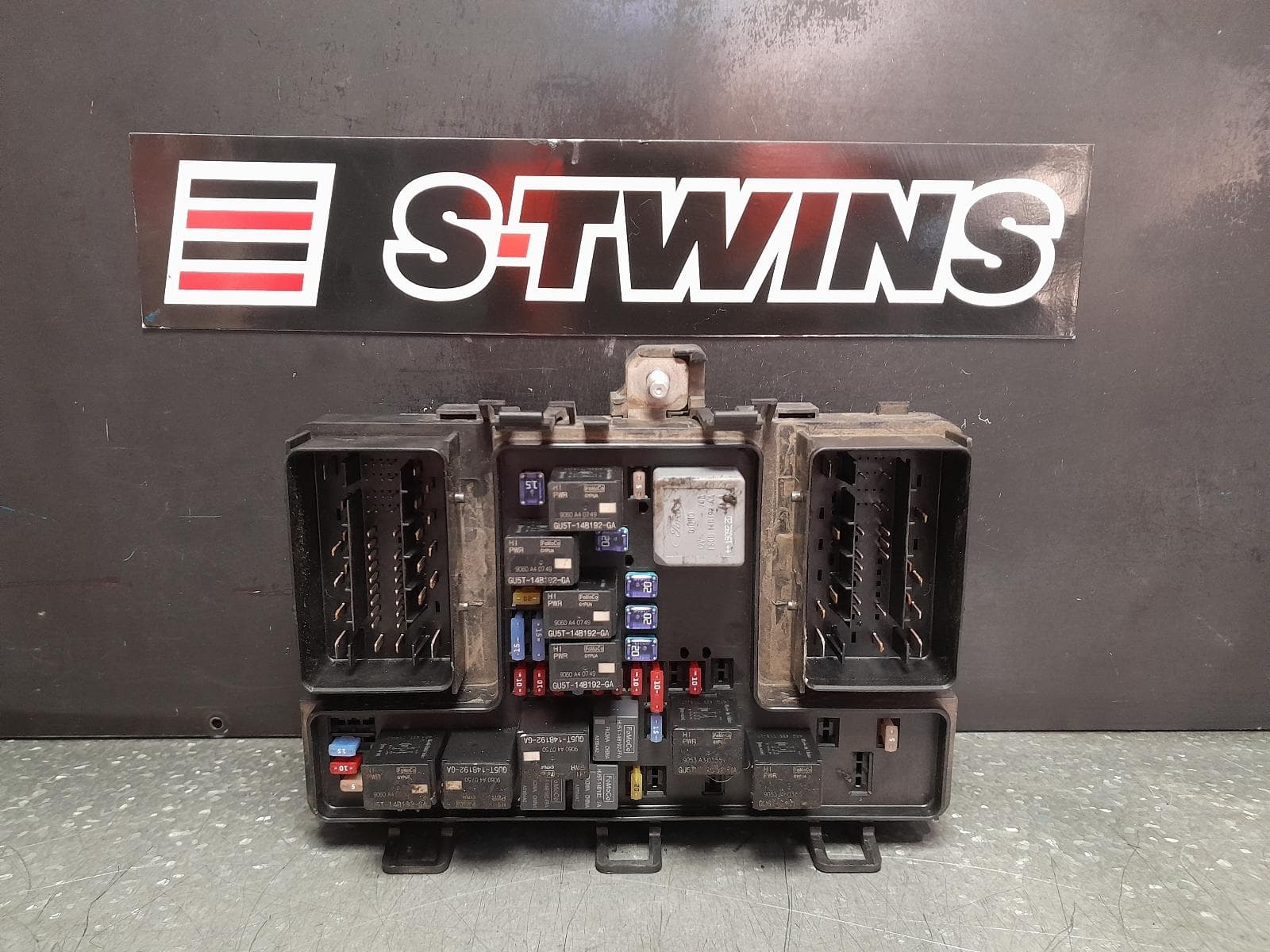 Used auto part listing image: 2019 FORD RANGER FUSE BOX PX SERIES 2-3, ENGINE BAY, MAIN RELAY/FUSE BOX, P/N CODE FB, 06/15-04/22 0000356802